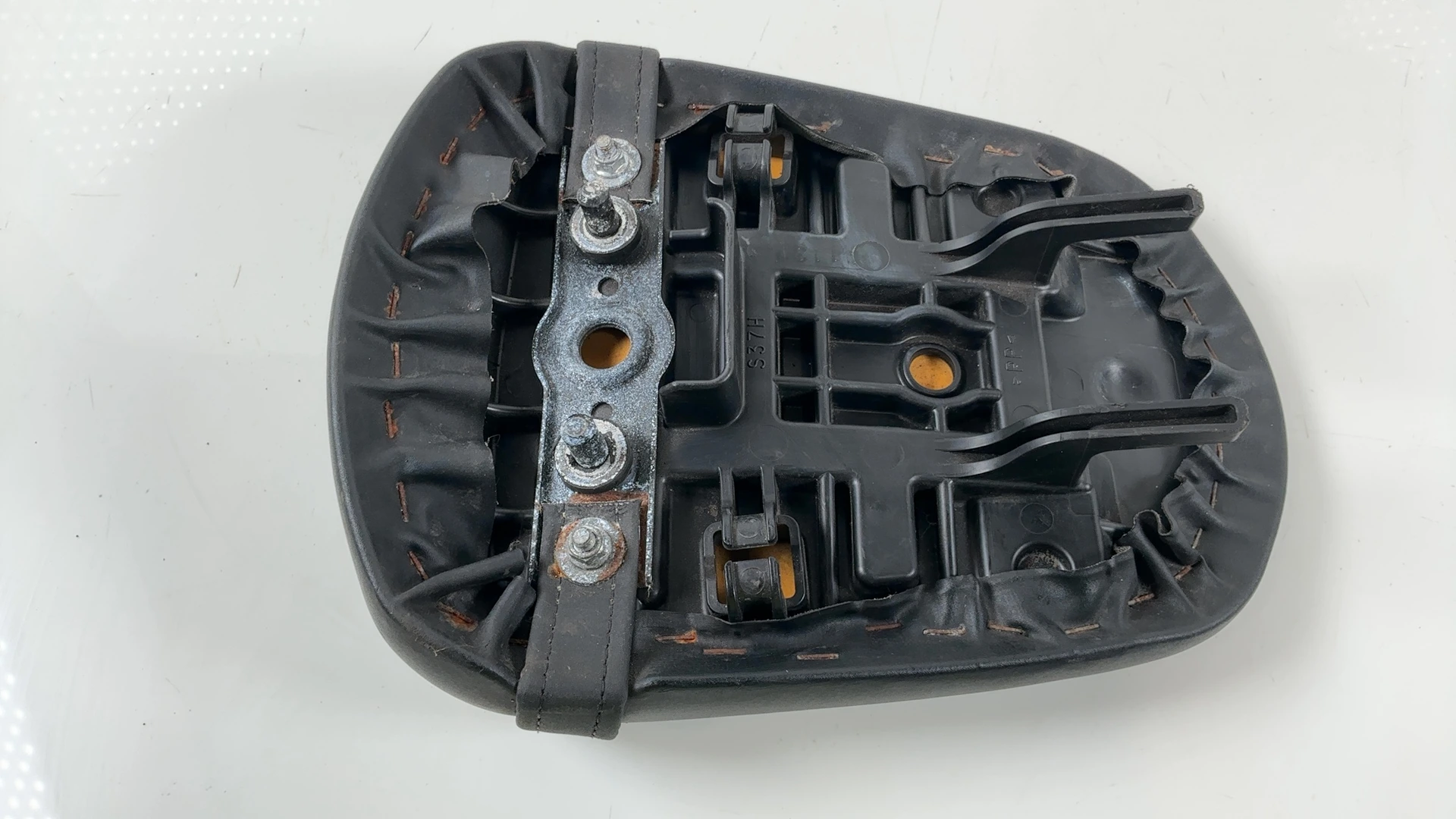 Suzuki GSXR 600 GSX-R600 600cc Rear Passenger Seat 2008 2009 OEM 45300-37H00-6BY - Image 2