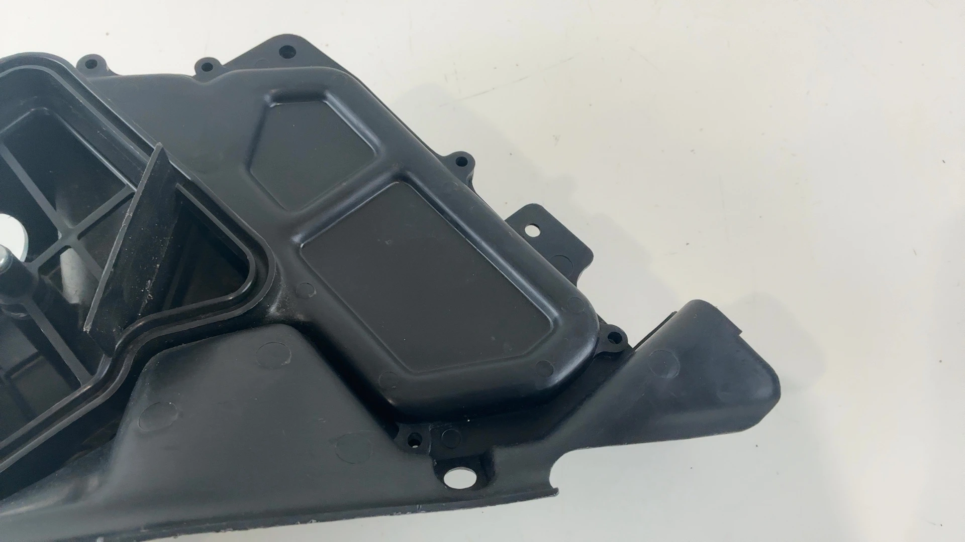Yamaha DT125LC 10V 125cc Air Filter Box Cleaner Housing 1982-87 OEM 10V-14411-00 - Image 6