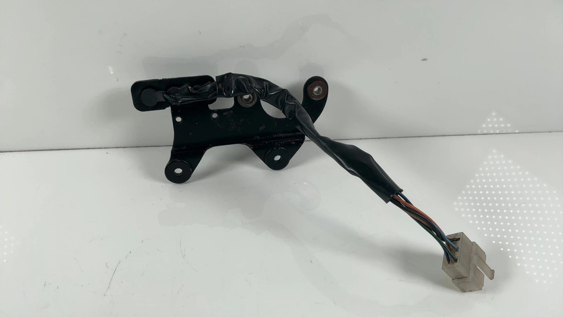 Honda Twinstar CM200T 200cc Speedometer Gauge Mount Bracket 1980-82 37211-465-00 - Image 2