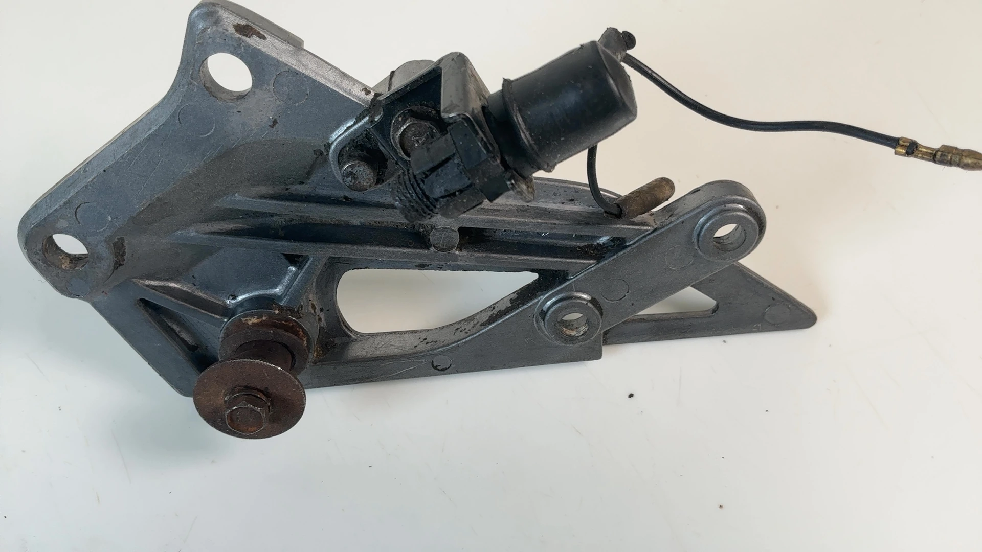 Kawasaki ZZR250 EX250H 250cc Right Footrest Bracket 1990-2007 OEM 35063-1216 - Image 5