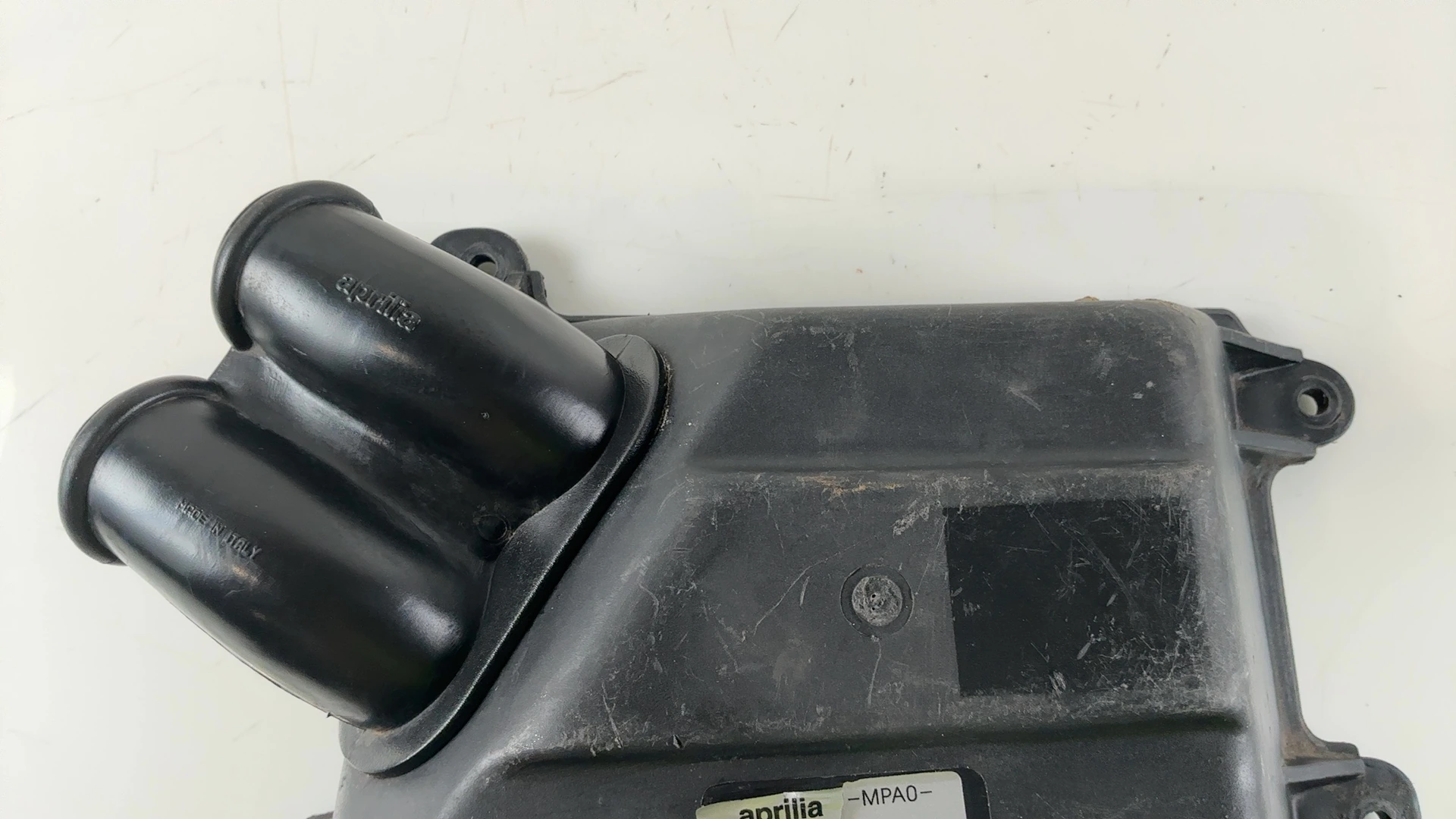 Aprilia RS 125 MP 125cc Airbox Filter Top Cover 1999 2000 OEM AP8168042 - Image 6