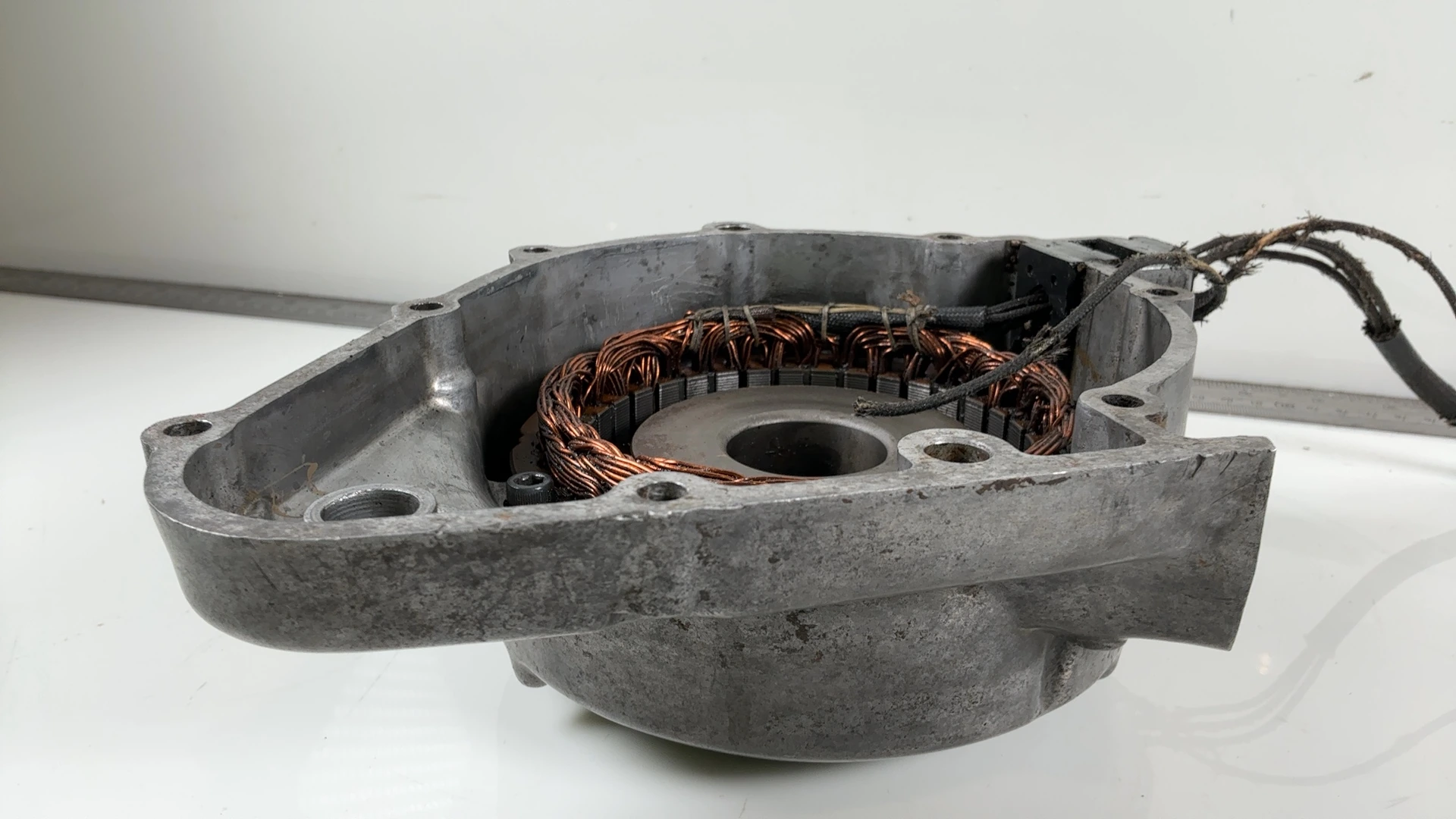 Kawasaki KZ750 Twin KZ750B 750CC Stator Generator Cover 1976-1979 OEM 14031-1044 - Image 6