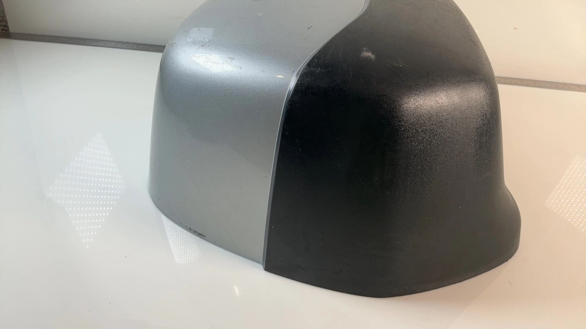 Honda NT650V Deauville 650 Right Pannier Lid 2002-2005 OEM 77227-MBL-JD000 - Image 5