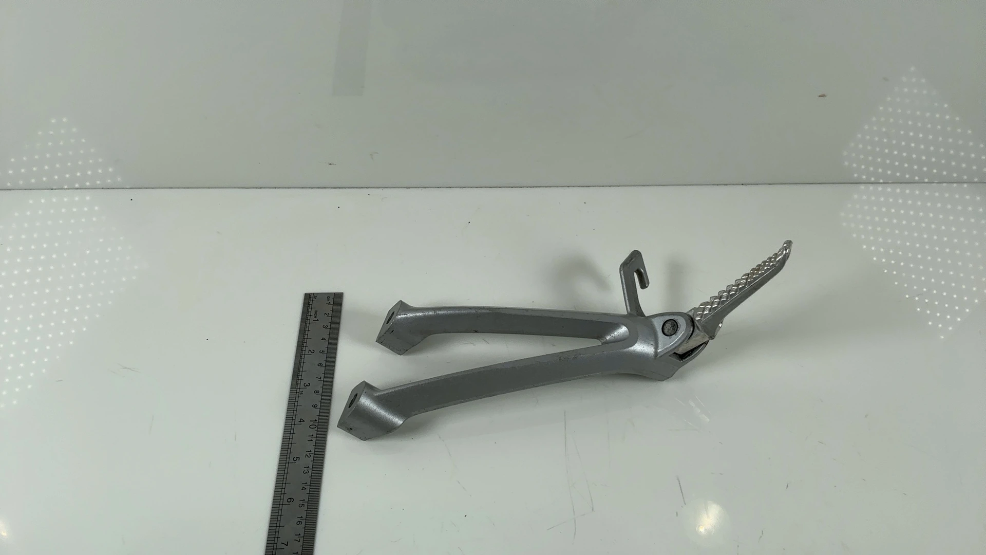 Suzuki GSX-R600 600cc Left Passenger Footrest Bracket 2008-2010 OEM 43700-01H00 - Image 4