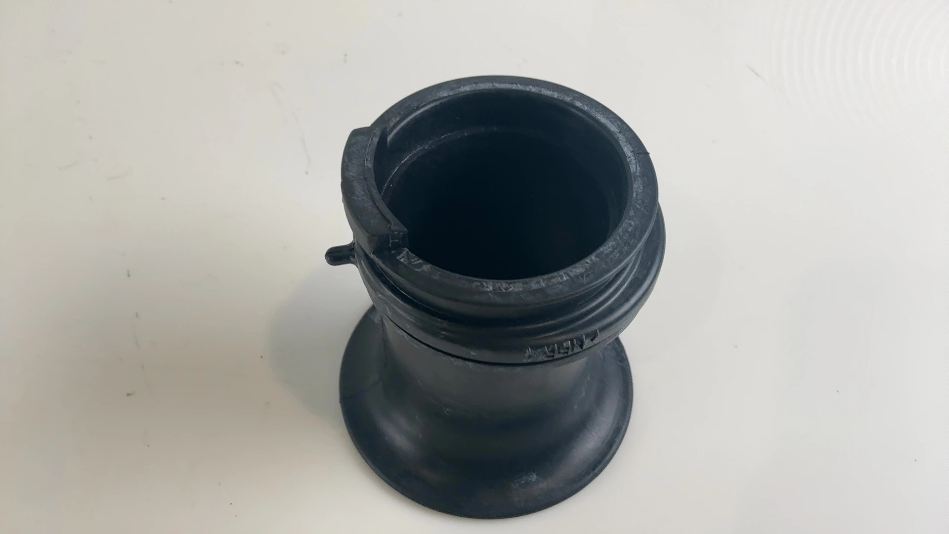 Suzuki GSX-R 600 K6 600CC Air Cleaner Outlet Tube 2006-2010 OEM 13881-01H01 - Image 3