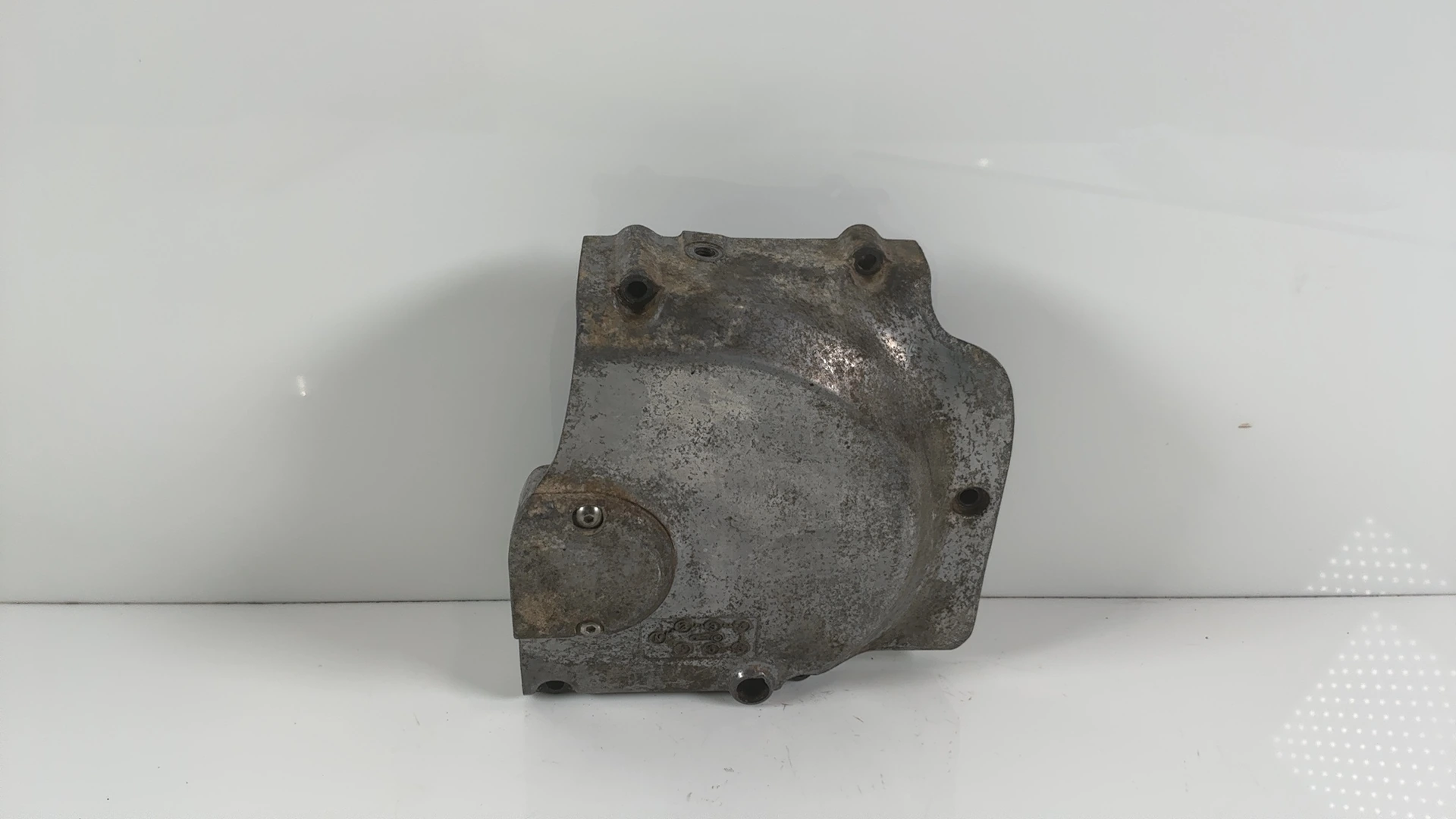 Suzuki GS400 GS400X 400cc Front Sprocket Engine Cover 1976-1979 OEM 11300-44820 - Image 1