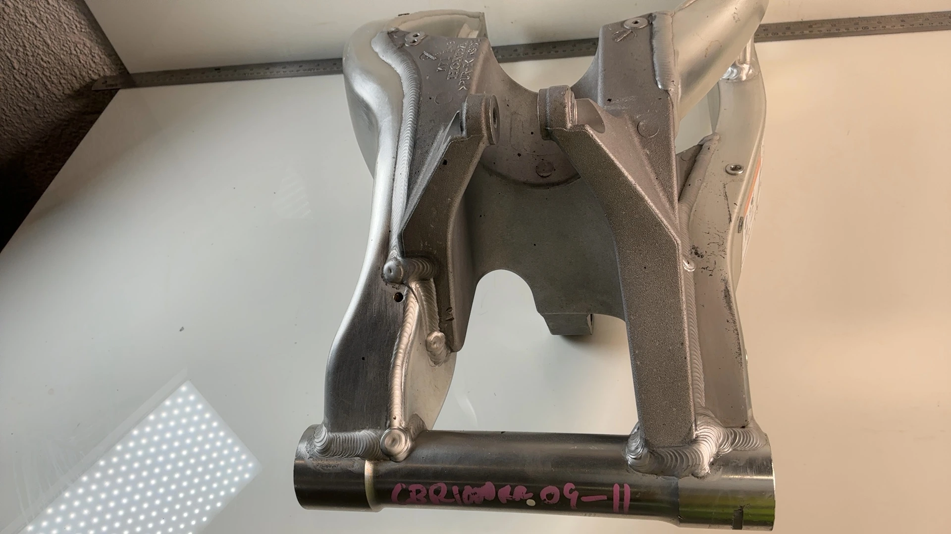 Honda CBR1000RR SC59 1000cc Swingarm 2008-2011 OEM 52200-MFL-000 MFL E-3 - Image 5