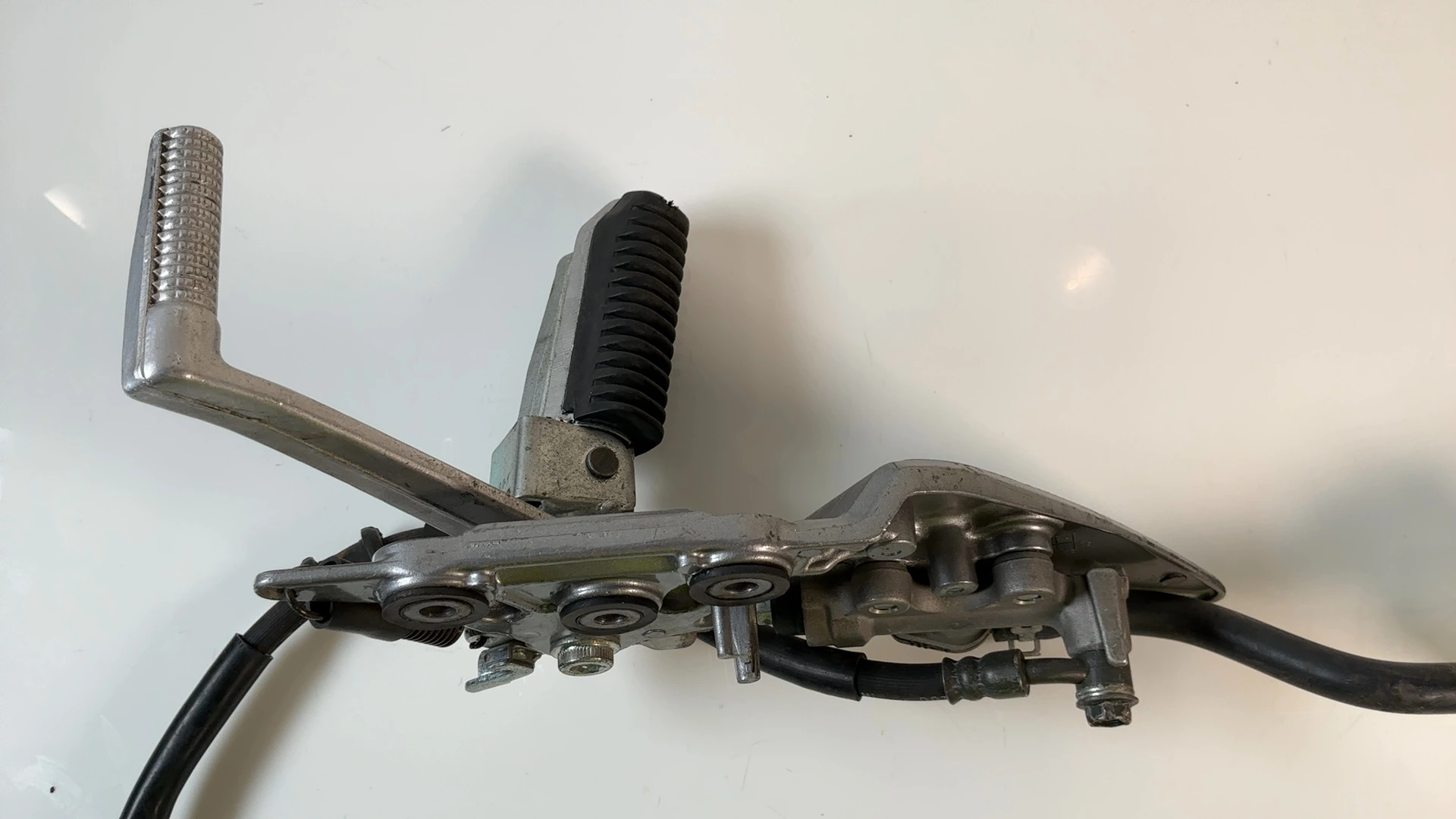 Suzuki Bandit GSF1200 1200 CC Right Rearset Brake Pedal 2001-2006 OEM 31E10-E - Image 6
