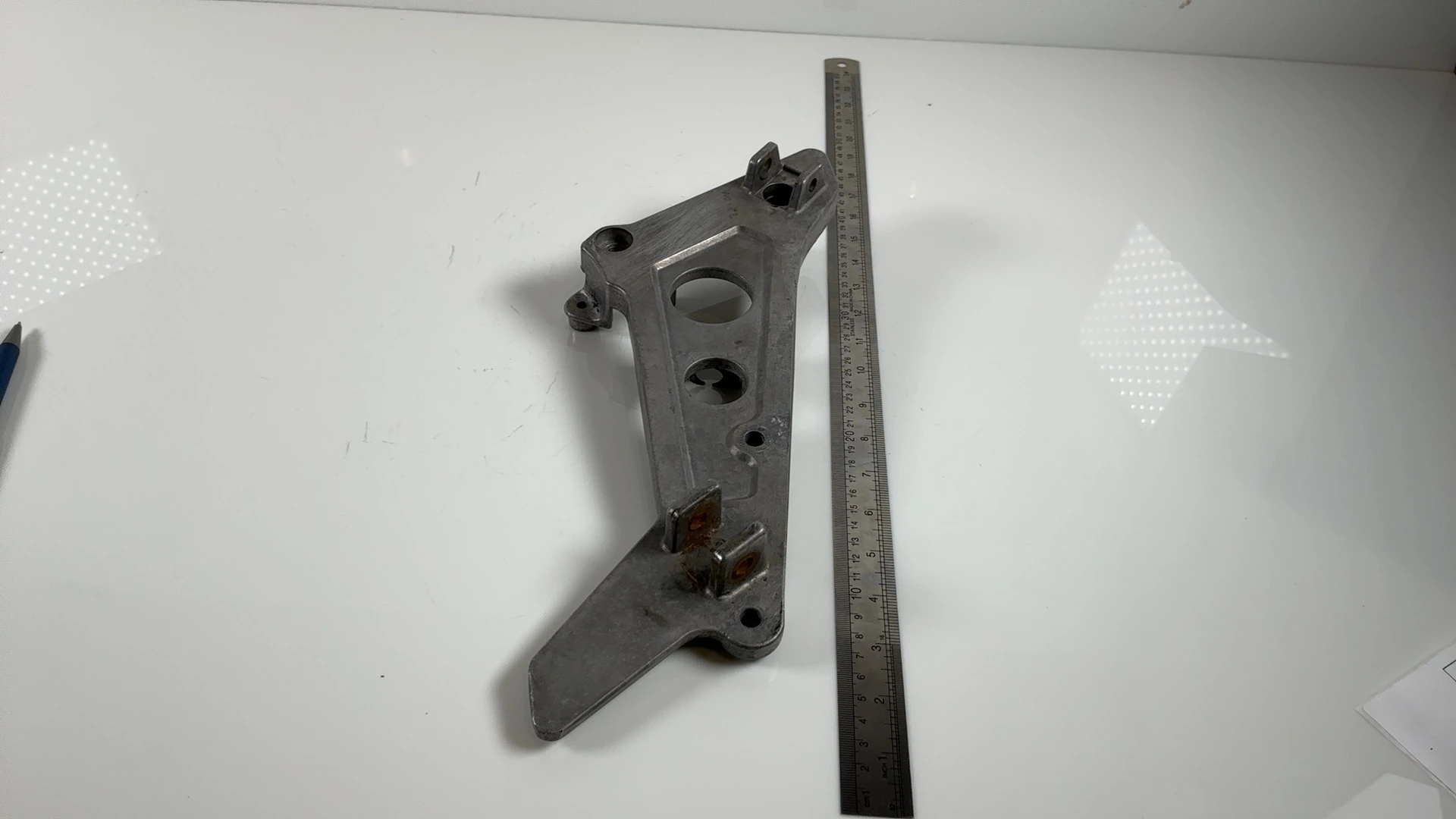 Honda NTV 650 Revere RC33 650 Right Foot Peg Bracket 1988-1997 OEM 50600-MZ6-000 - Image 1