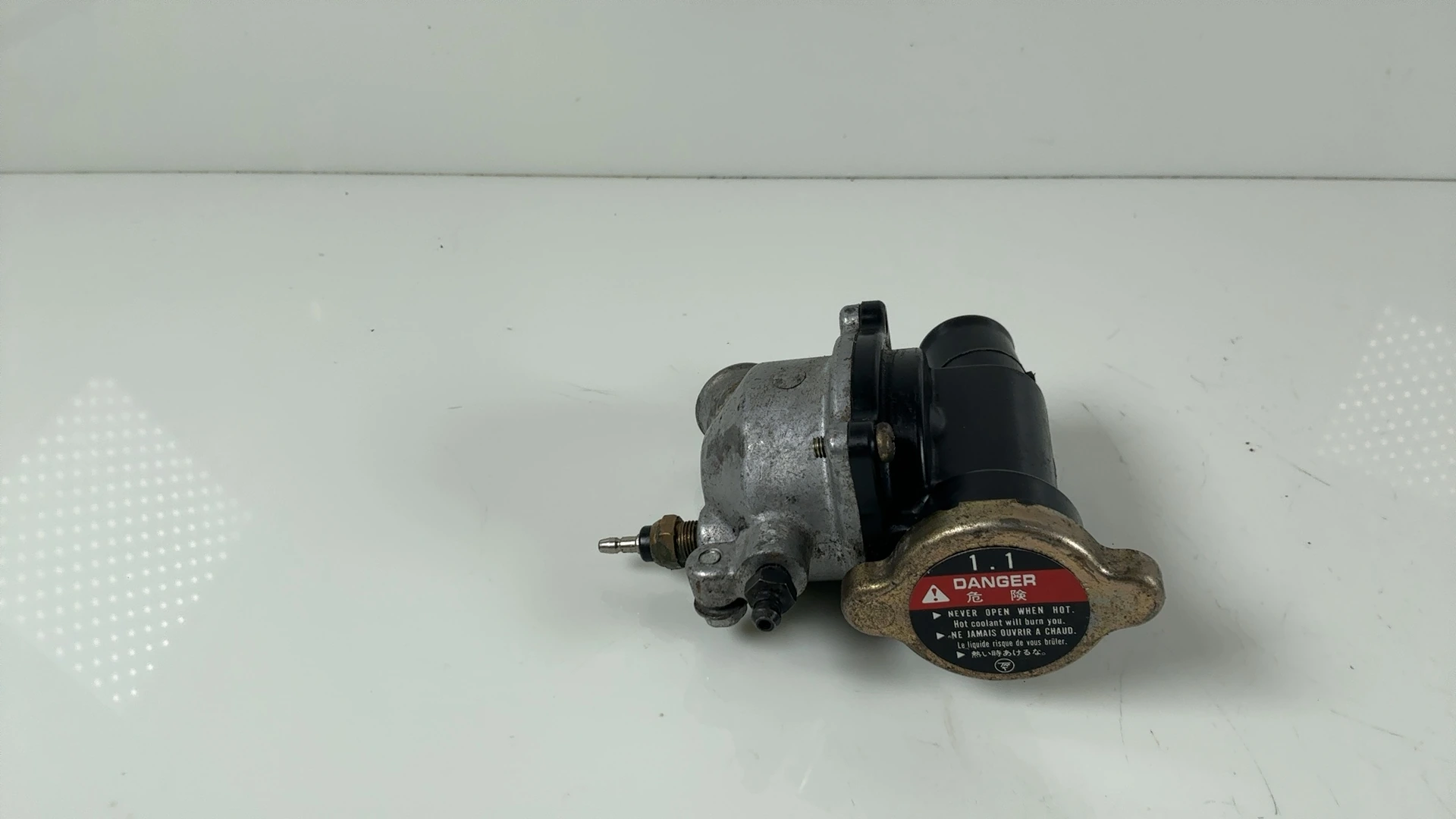 Kawasaki Ninja ZX6 ZX600D Thermostat Housing 1990-1992 OEM 16160-1117 - Image 2