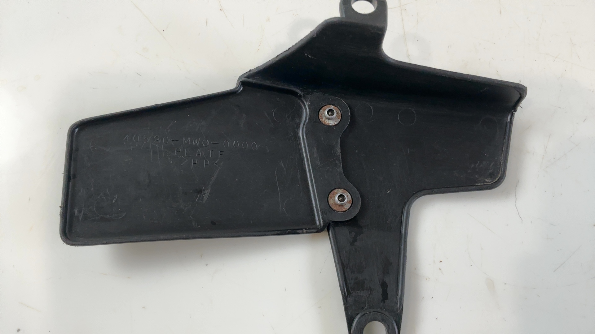 Honda CBR900RR SC28 900cc Chain Guard 1992-1999 OEM 40520-MW0-000 - Image 4