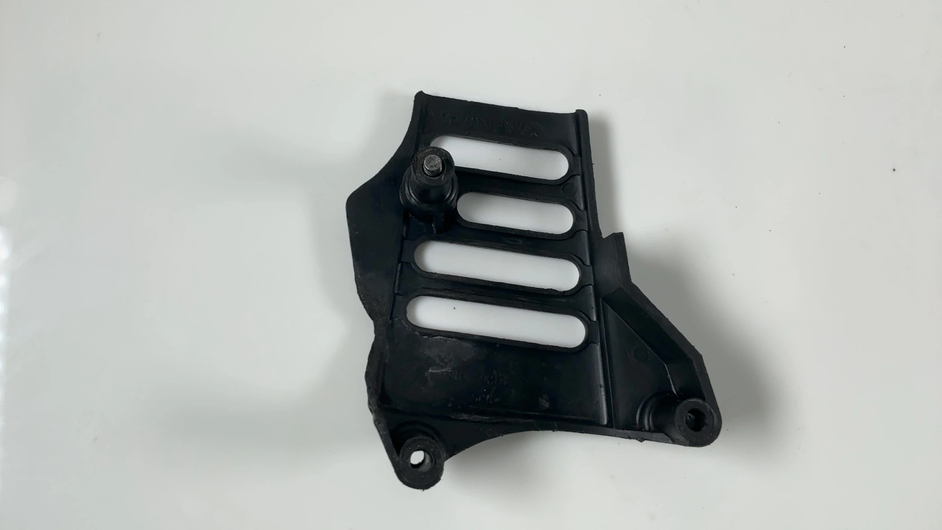 Kawasaki KE175 D 175cc Front Sprocket Chain Cover Guard 1980-1983 OEM 14026-1016 - Image 2