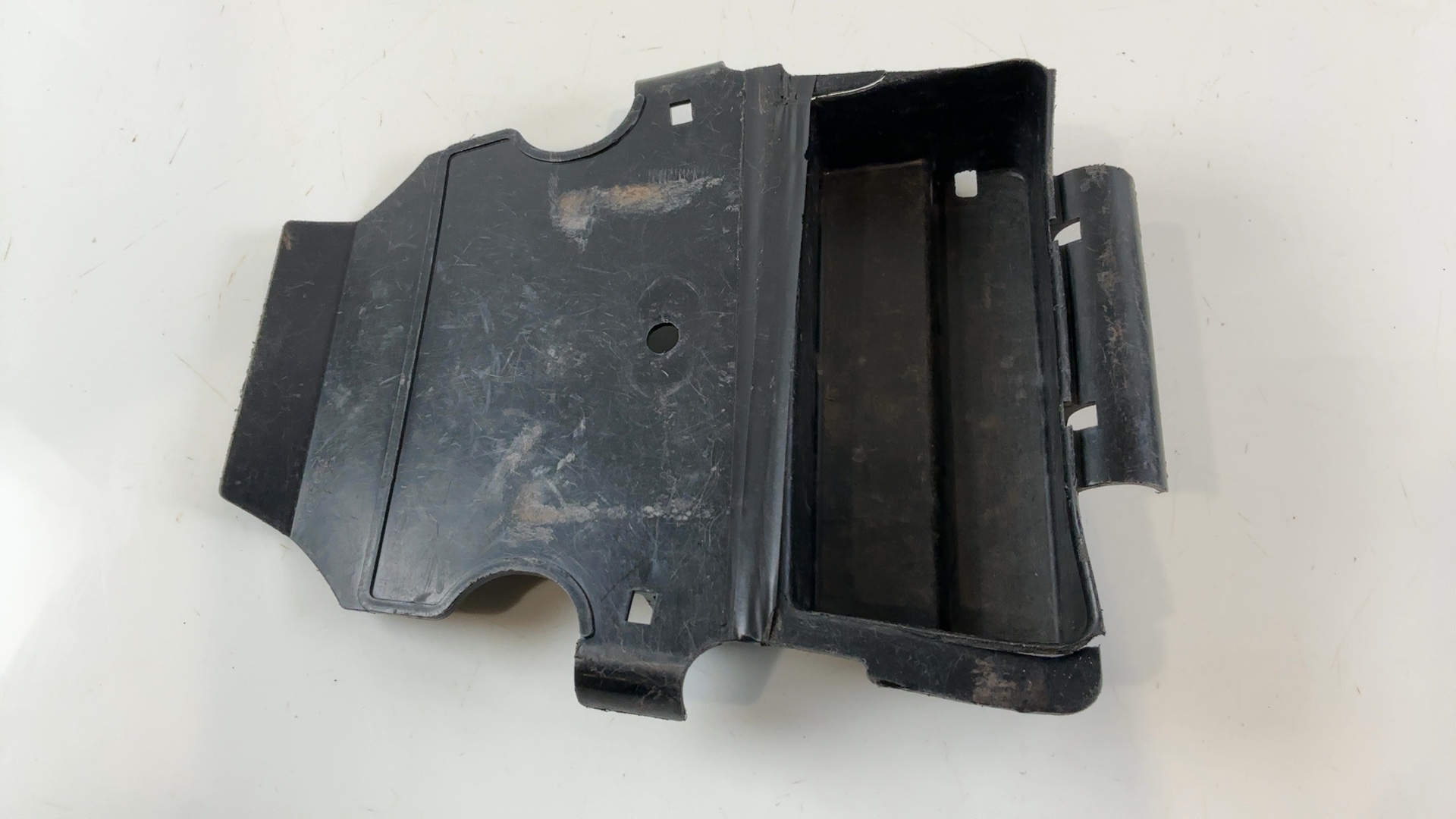 Suzuki GS850 GS850G 850 CC Tool Tray Battery Cover 1979-1981 OEM 63121-45000 - Image 2