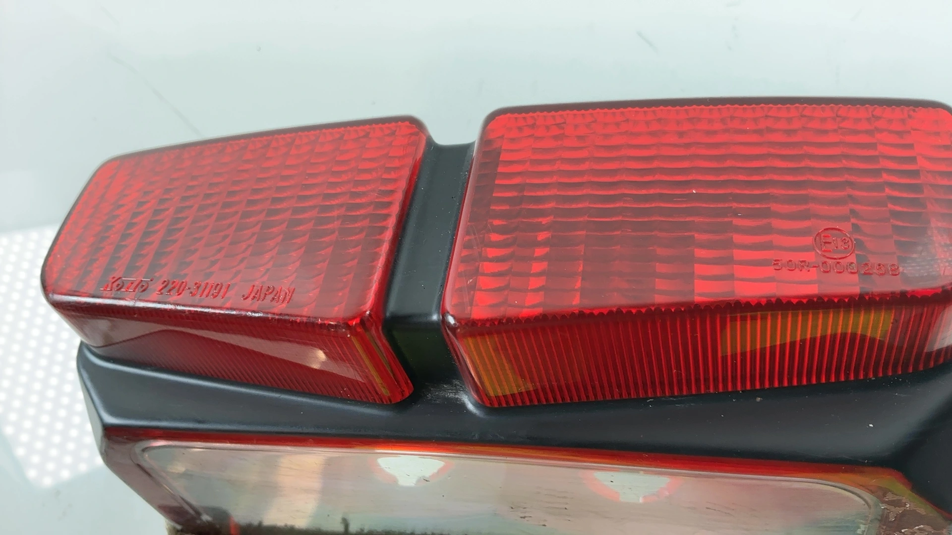 Yamaha FZS600 Fazer 600 Tail Light 1998-2003 OEM 5RT-84710-00-00 - Image 8