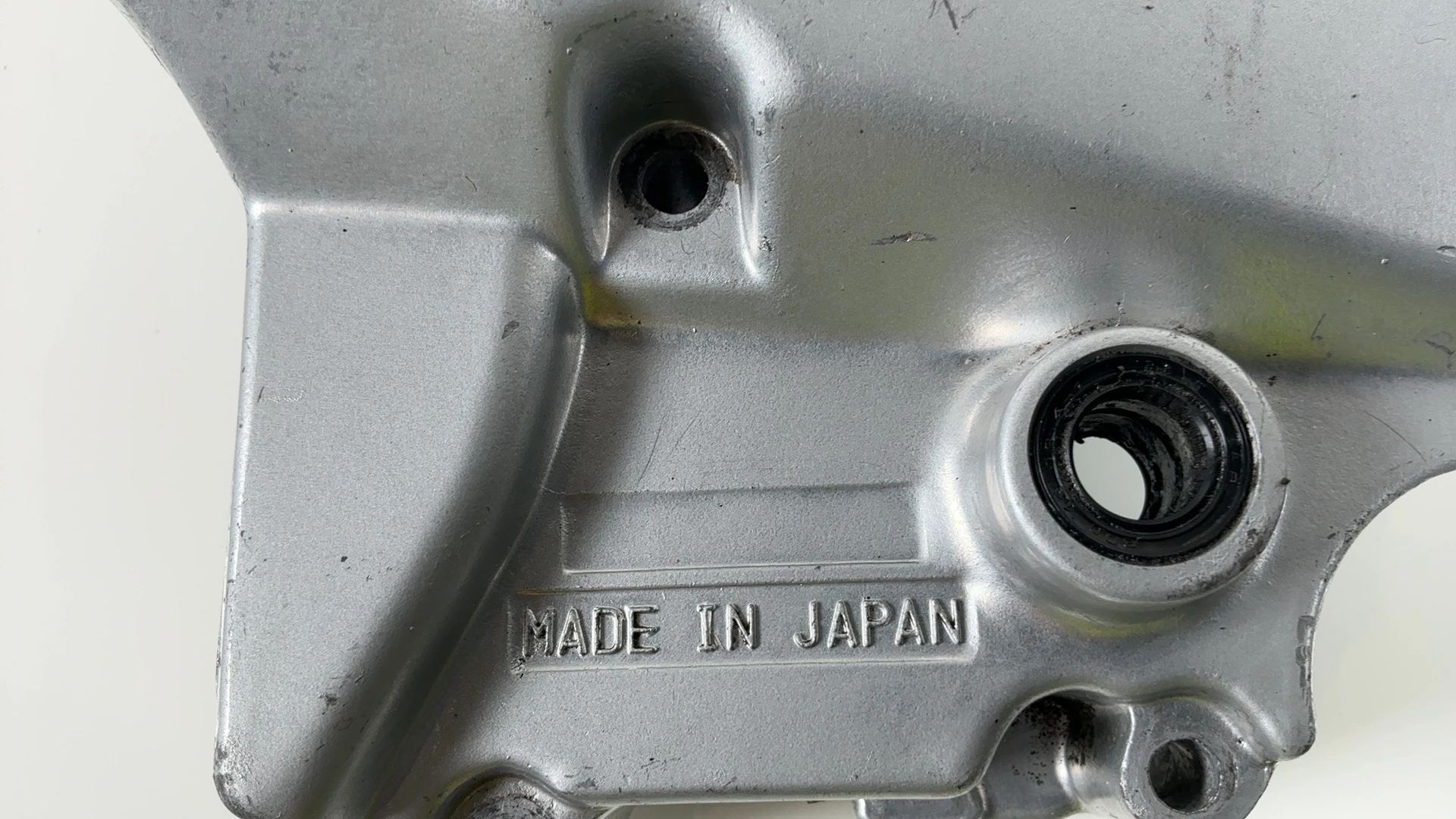 Yamaha FZR1000 FZR 1000 CC Front Sprocket Cover 1989-1990 OEM 2GH-15410-00-00 - Image 3