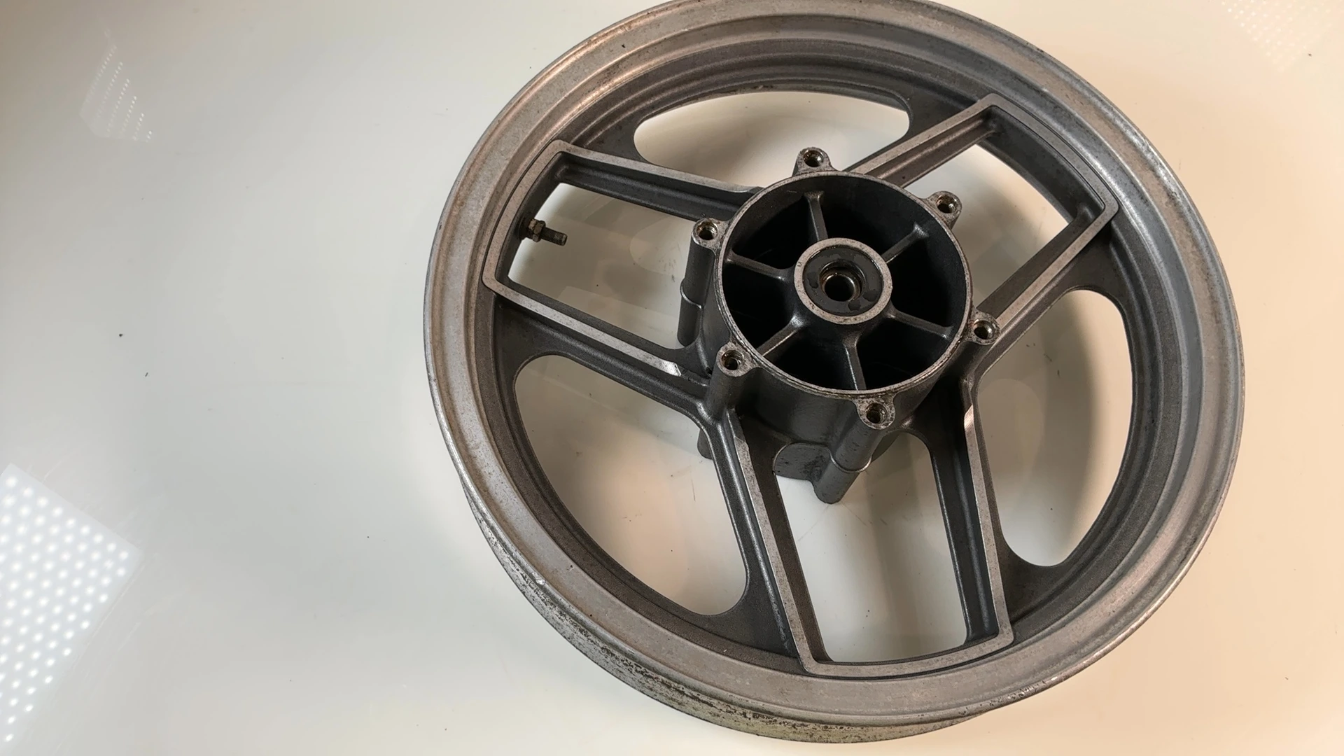 KAWASAKI GPZ750R ZX750G 750cc FRONT WHEEL RIM 1985-1988 OEM 41073-1299-J9 F1156 - Image 2