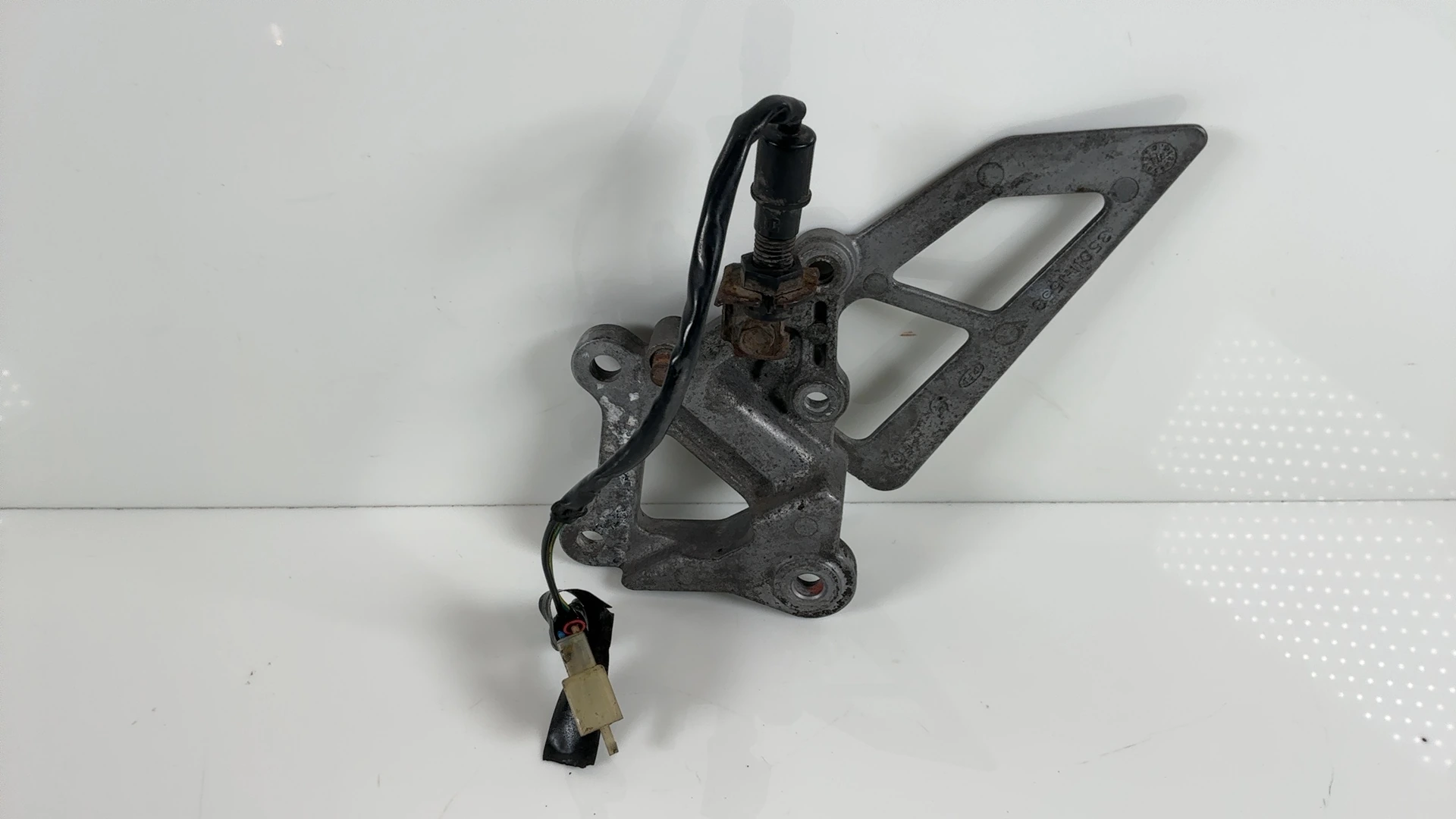 Kawasaki Ninja ZX-6R ZX600 600cc Front Right Footpeg Hanger 1995-1997 35011-1553 - Image 20