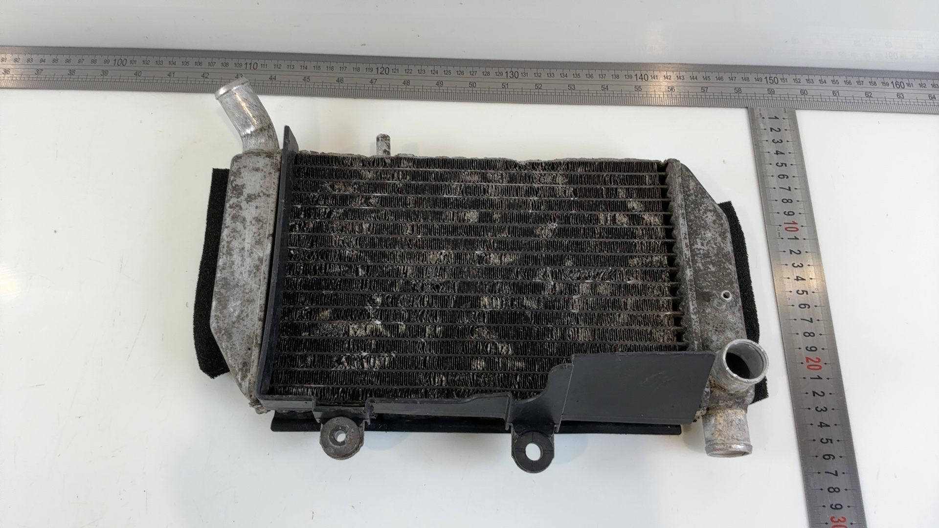 Honda Interceptor VFR800 RC46 800 CC Right Radiator 1998-2001 OEM 19060-MBG-000 - Image 5