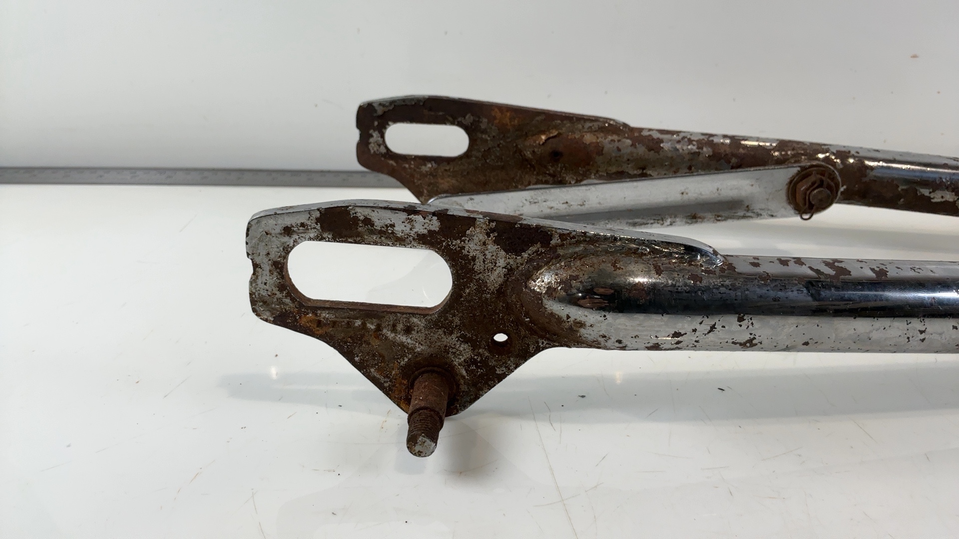 Suzuki GT250 GT 250 250cc Swingarm 1973 1974 OEM 61100-18816-019 - Image 5