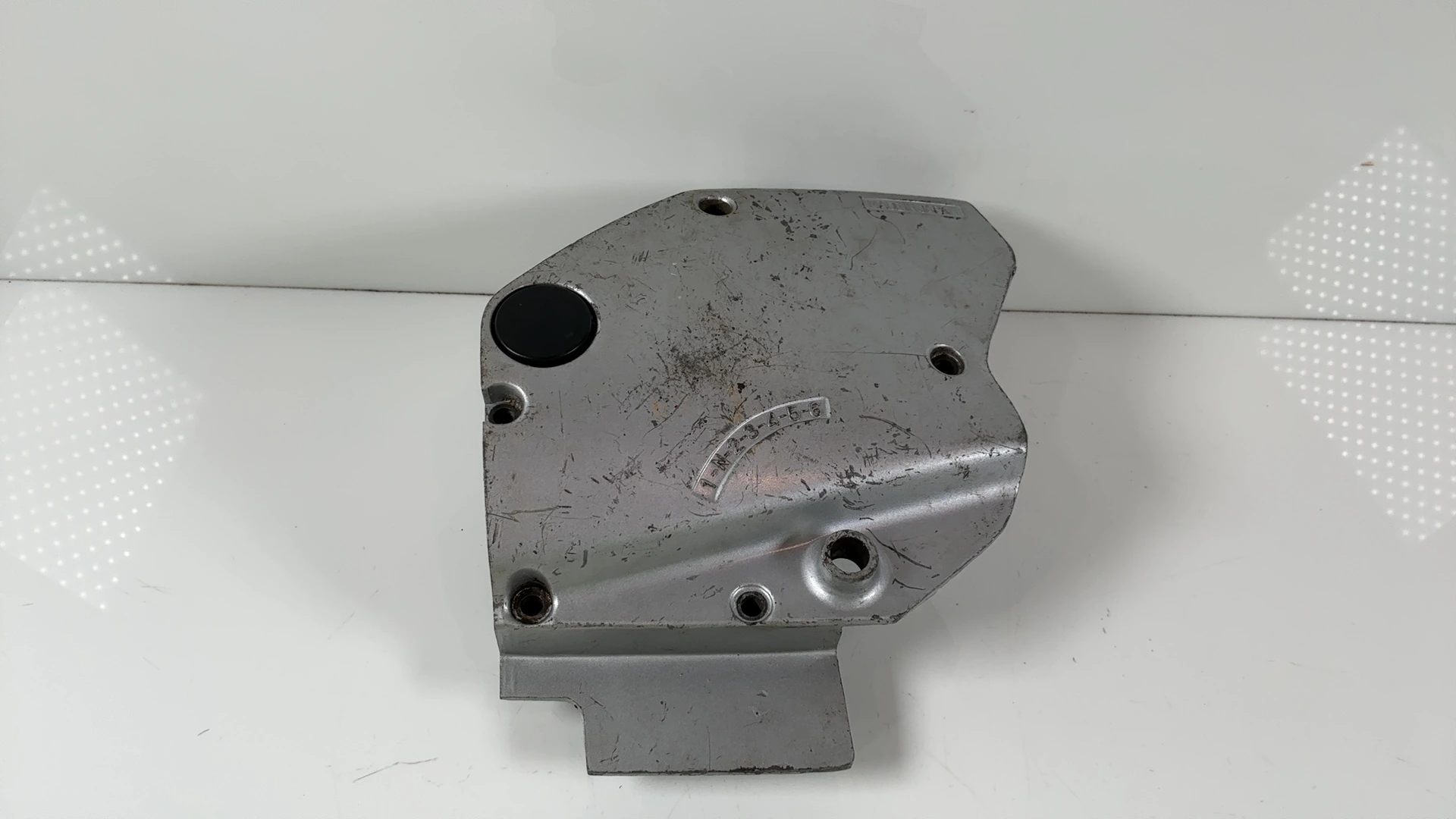 Yamaha XS400 XS400S 400cc Left Engine Sprocket Cover 1977-1982 OEM 1L9-15411-11 - Image 1