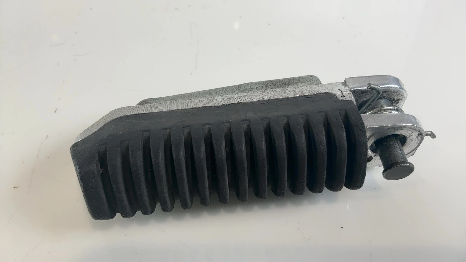 Suzuki Bandit GSF1200 Rear Right Pillion Foot Rest Peg 1996-2006 OEM 43610-40C00 - Image 2