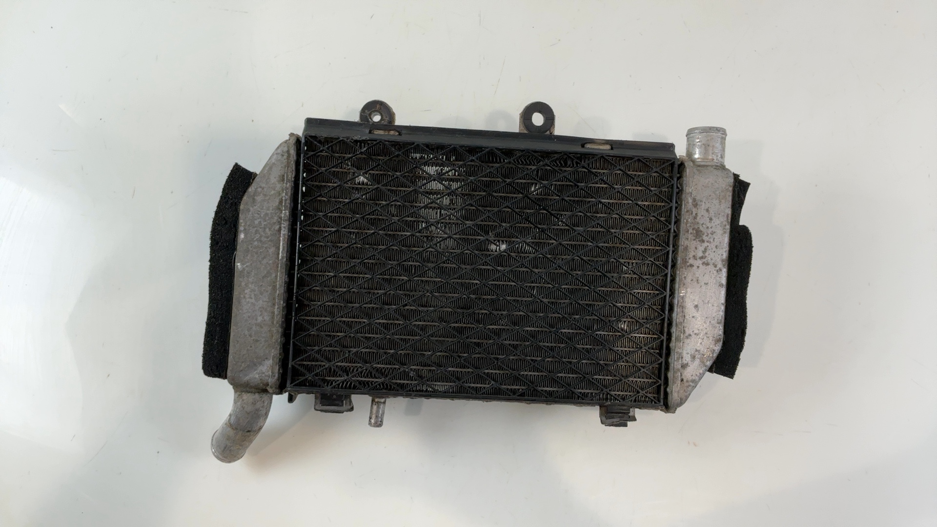 Honda Interceptor VFR800 RC46 800 CC Right Radiator 1998-2001 OEM 19060-MBG-000 - Image 2