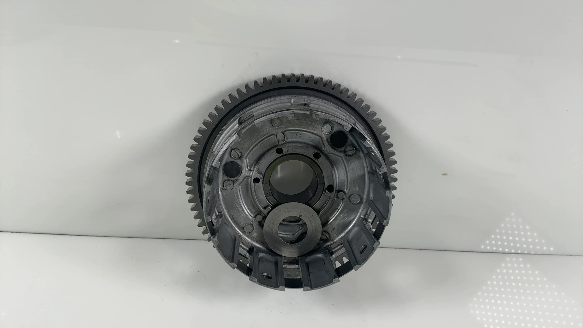 Suzuki GSXR600 GN76A 600 Clutch Outer Basket 1997-2000 OEM 21200-31890 - Image 1