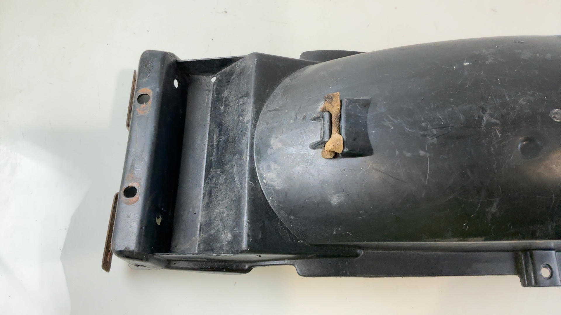Suzuki GS500E GS500 500 CC Rear Inner Fender 2001-2003 OEM 63111-01D00 - Image 6