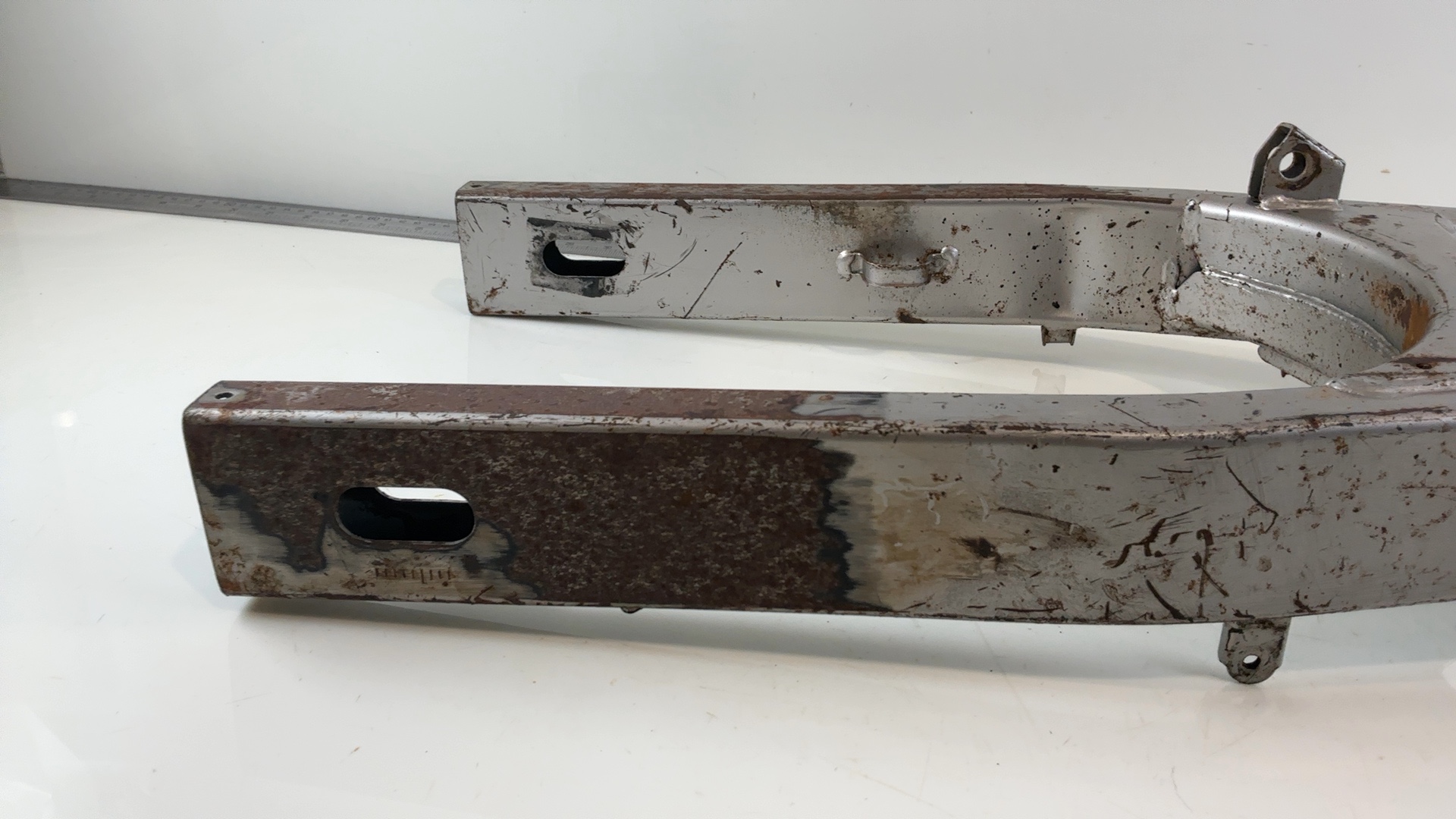 Suzuki Bandit GSF600 600cc Rear Swingarm 2000-2004 OEM 61000-26E20-0FP - Image 5