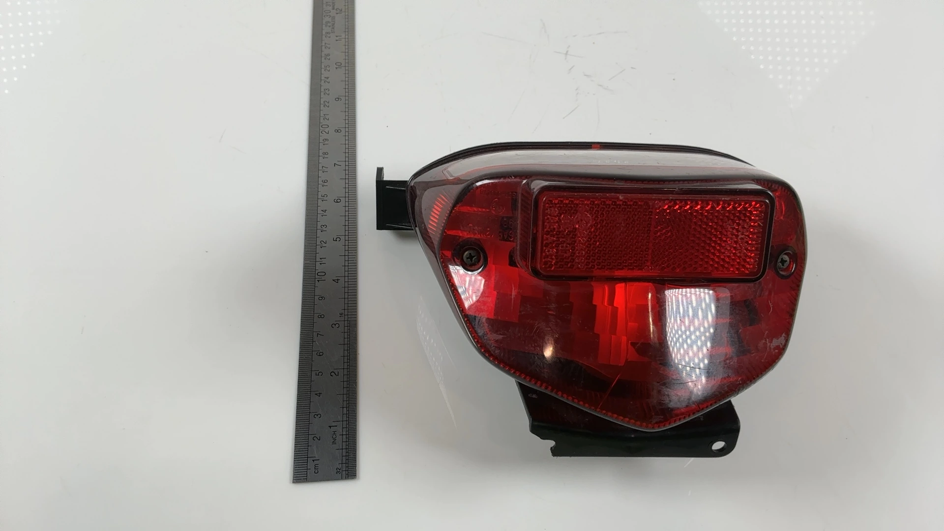 Suzuki GSXR 750 CC Tail Light Brake Lamp 2000-2003 OEM 35710-35F0 - Image 4