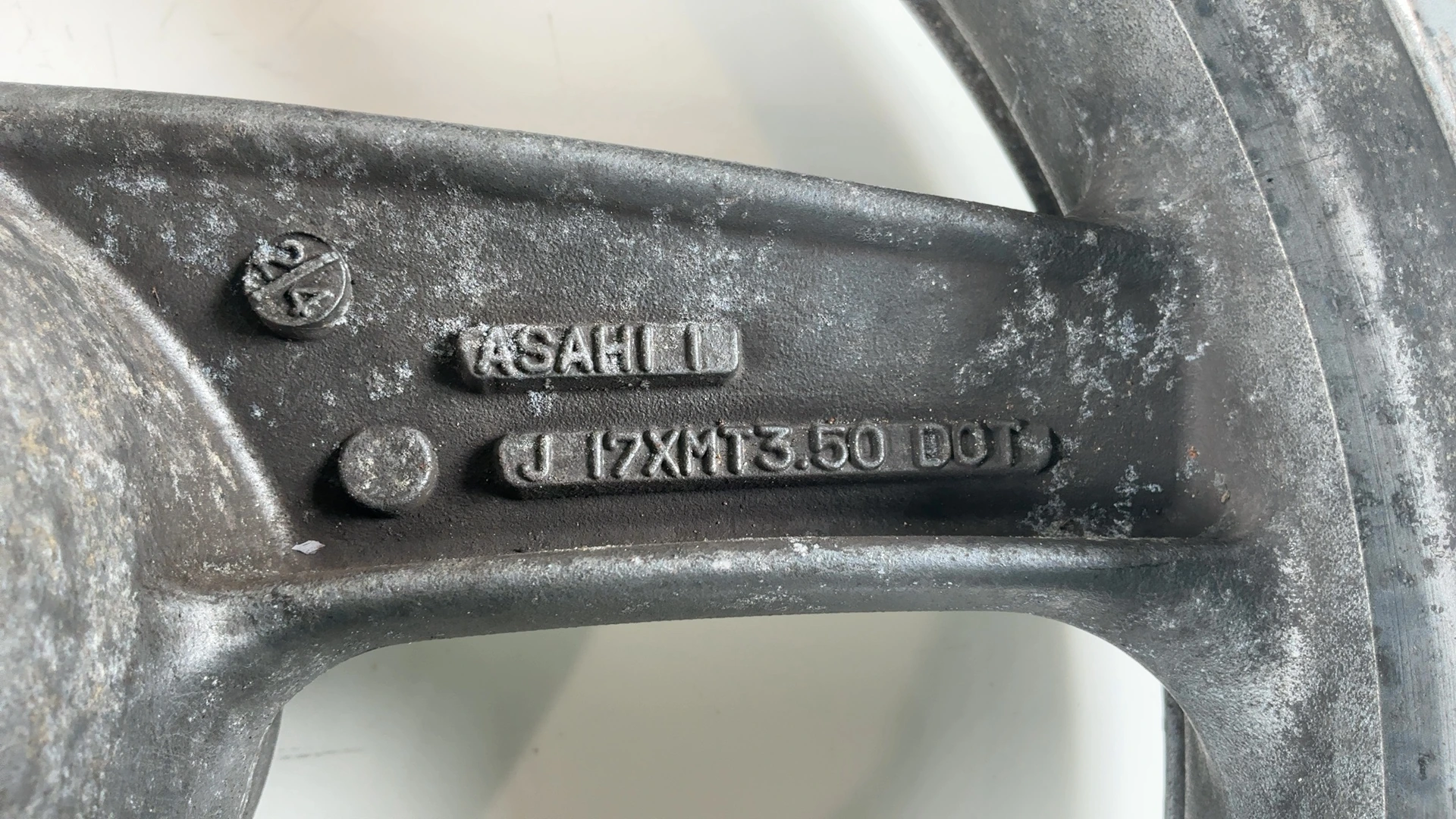 Kawasaki ZZR600 ZX600D 600cc Front Wheel Rim 1990-1992 OEM 41073-1365-FE - Image 8