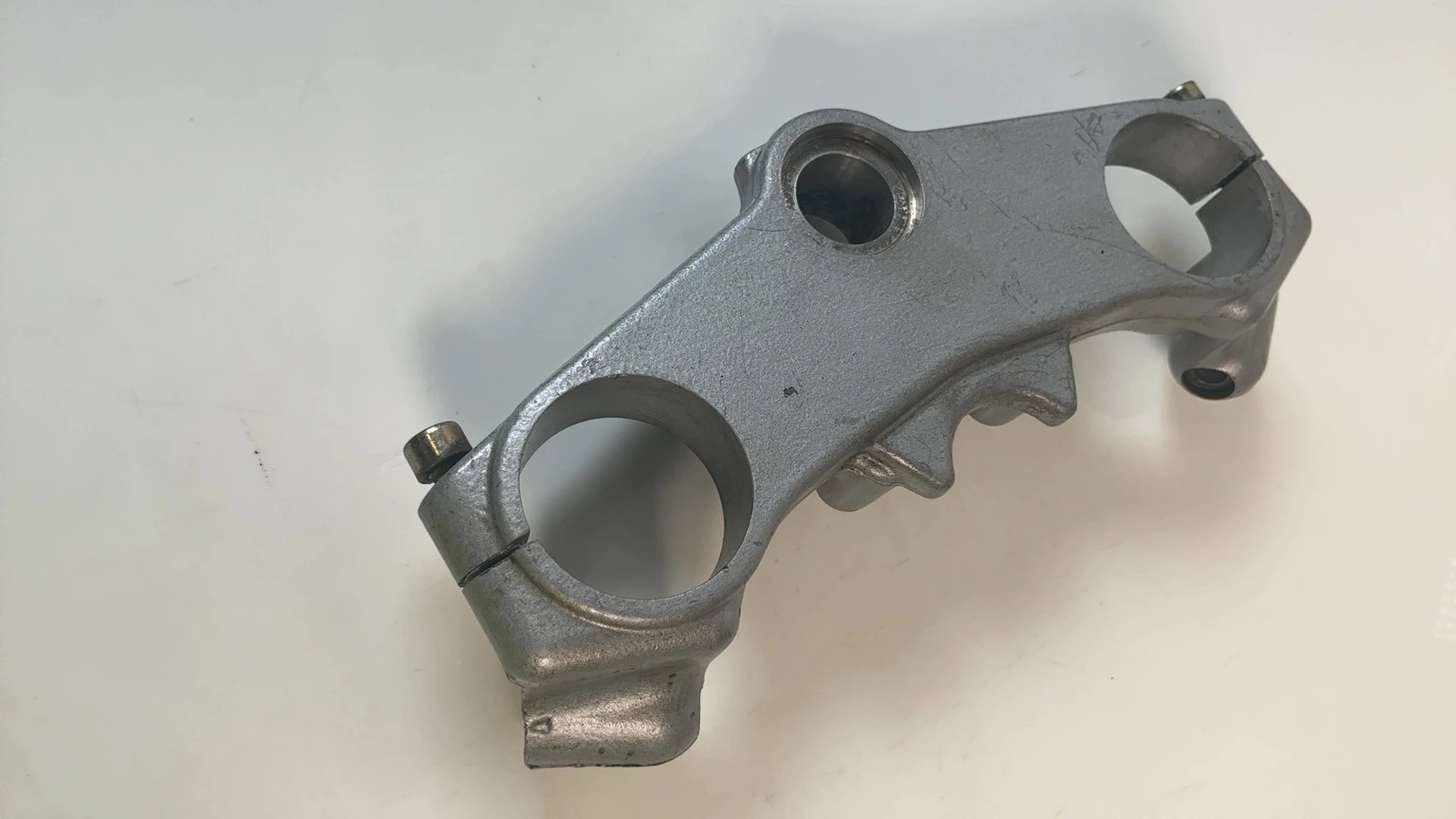 Peugeot XR6 Sport 50cc Upper Triple Tree Top Fork Clamp Yoke 2002-04 OEM 753906 - Image 5