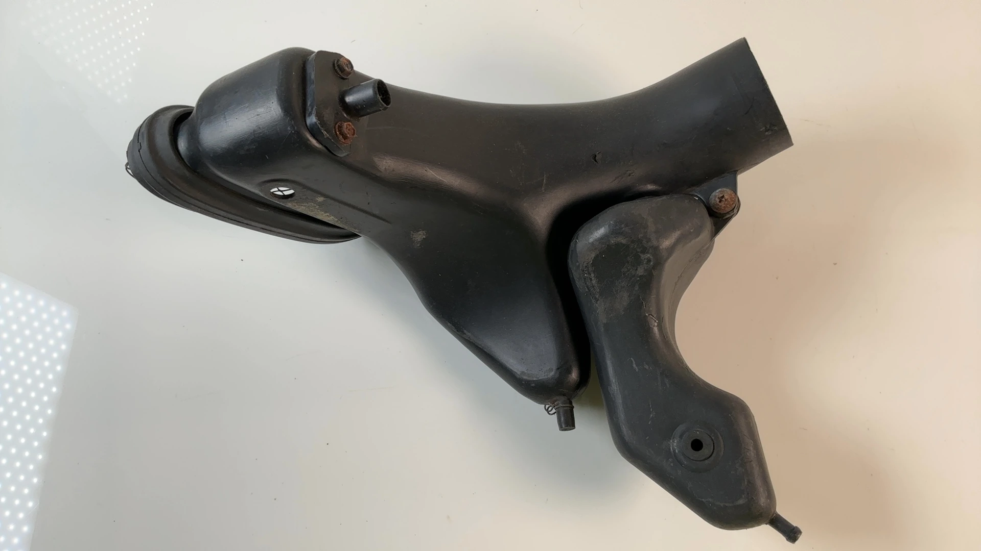 Kawasaki Ninja ZX-9R ZX900B 900cc Right Air Intake Duct 1994-1997 OEM 14073-1590 - Image 2