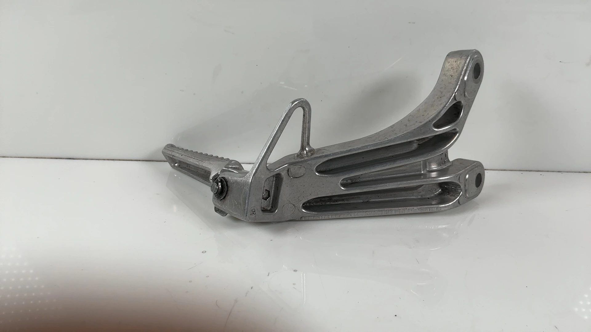 Honda CBR600RR PC37 600cc Left Passenger Foot Peg Bracket 2003-04 50760-MEE-000 - Image 2