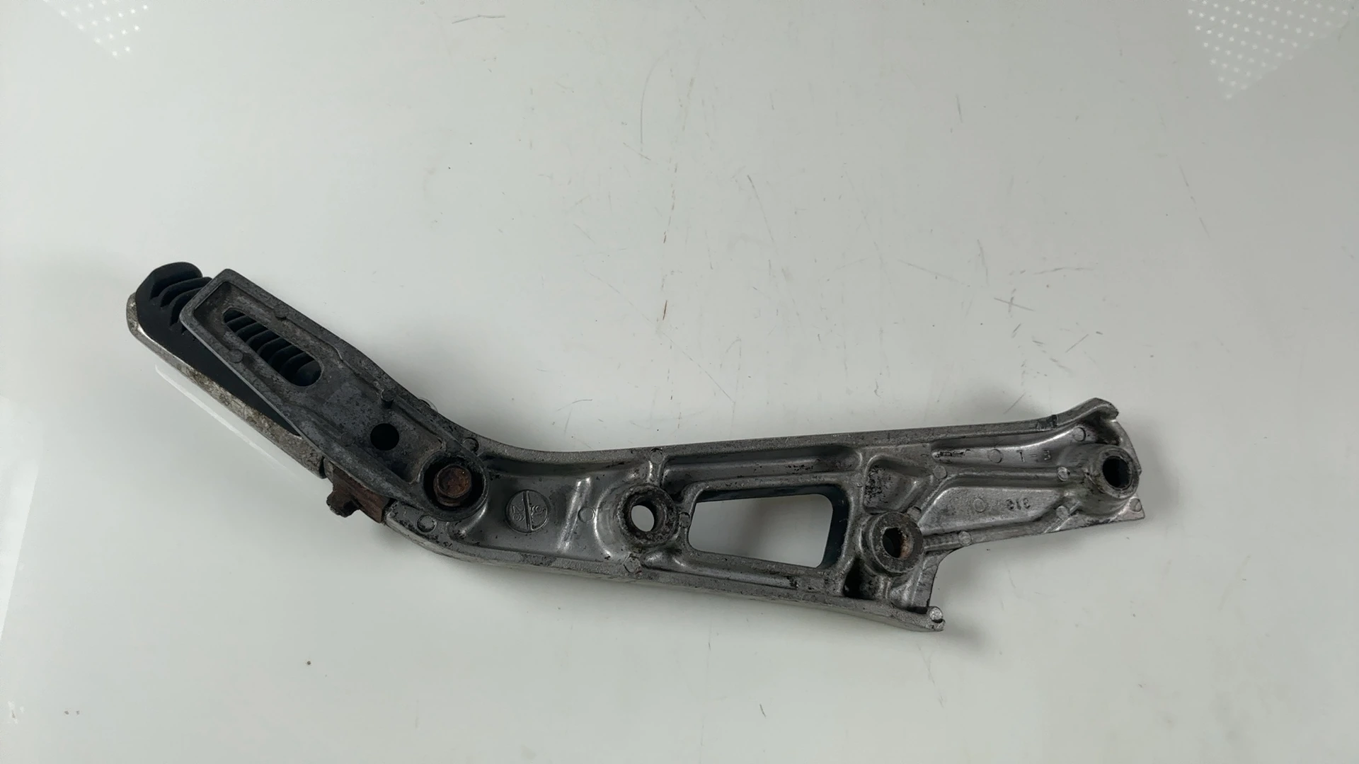 Suzuki GSX750ES GSX750 750 Rear Left Foot Peg Bracket 1983-1987 OEM 43820-19A00 - Image 7