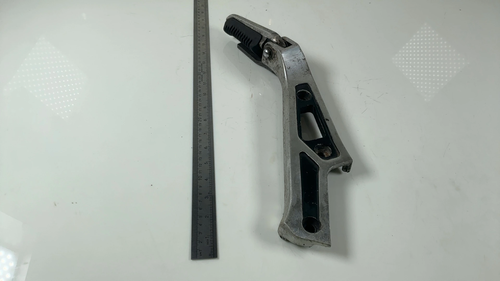 Suzuki GSX750ES GSX750 750 Rear Left Foot Peg Bracket 1983-1987 OEM 43820-19A00 - Image 4