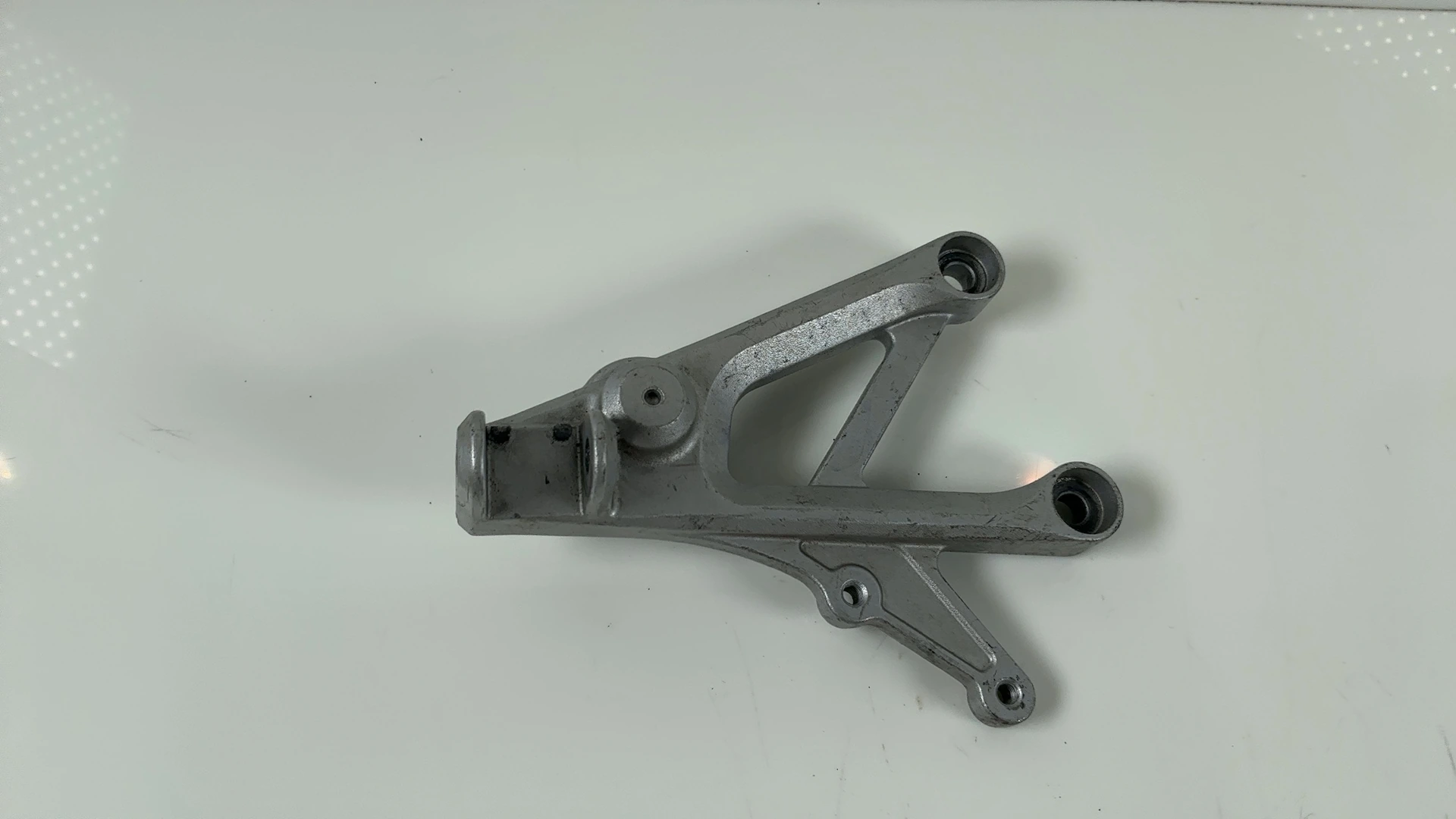 Honda CBR600F4 CBR600 Front Left Footrest Peg Bracket 1999-2000 50700-MBW-000ZA - Image 1