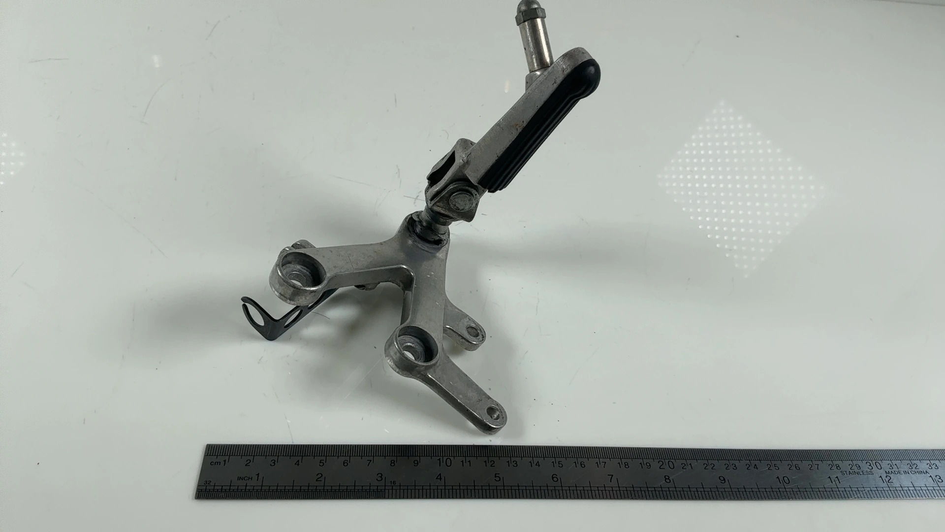 Honda CBR900RR SC44 929cc Front Left Footrest Bracket 2000-01 OEM 50700-MCJ-000 - Image 5