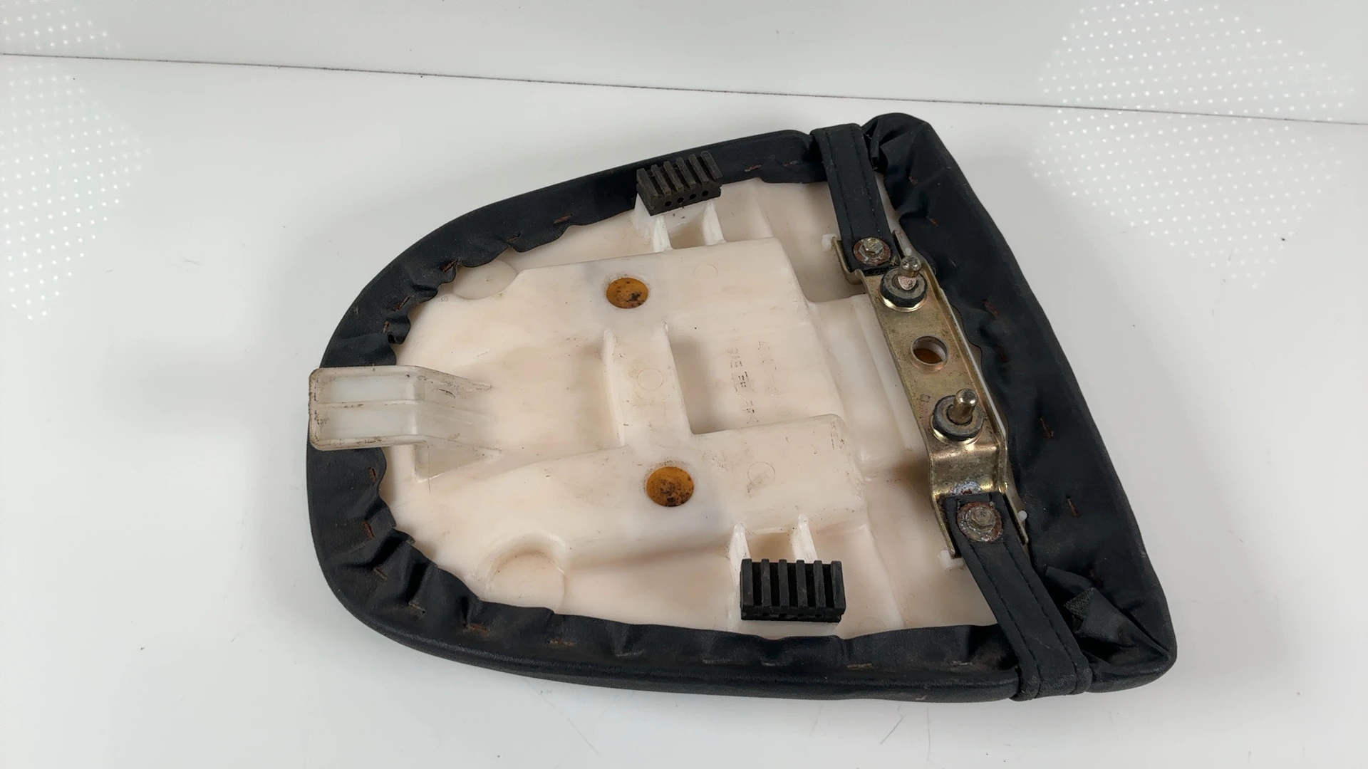 Suzuki GSX-R600 GSXR 600 Rear Passenger Seat Pillion 1996-2000 OEM 45300-33E00 - Image 4