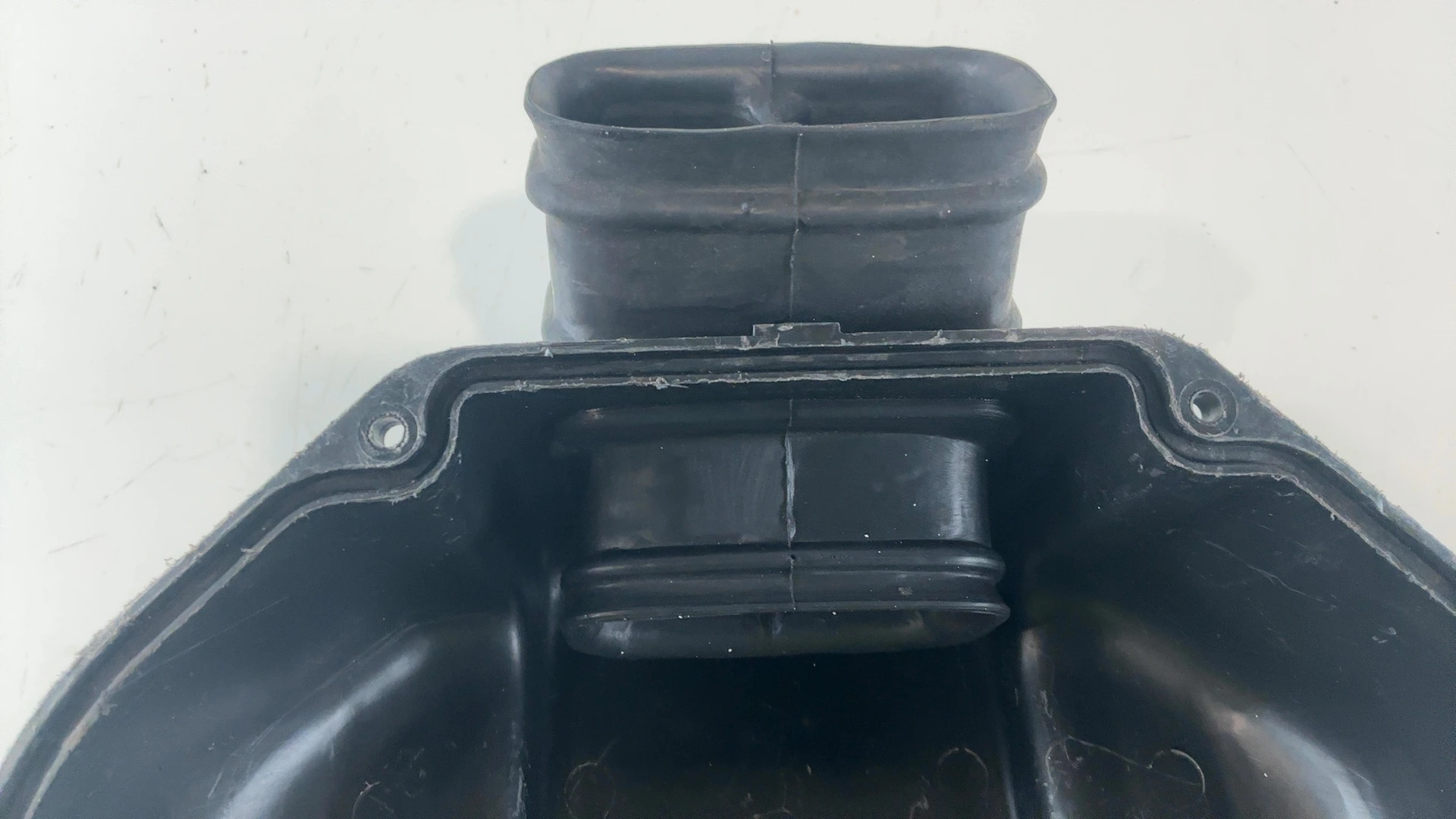 Honda VFR750F Interceptor RC36 750cc Air Box Cover 1990-1993 OEM 17231-ML7-000 - Image 7