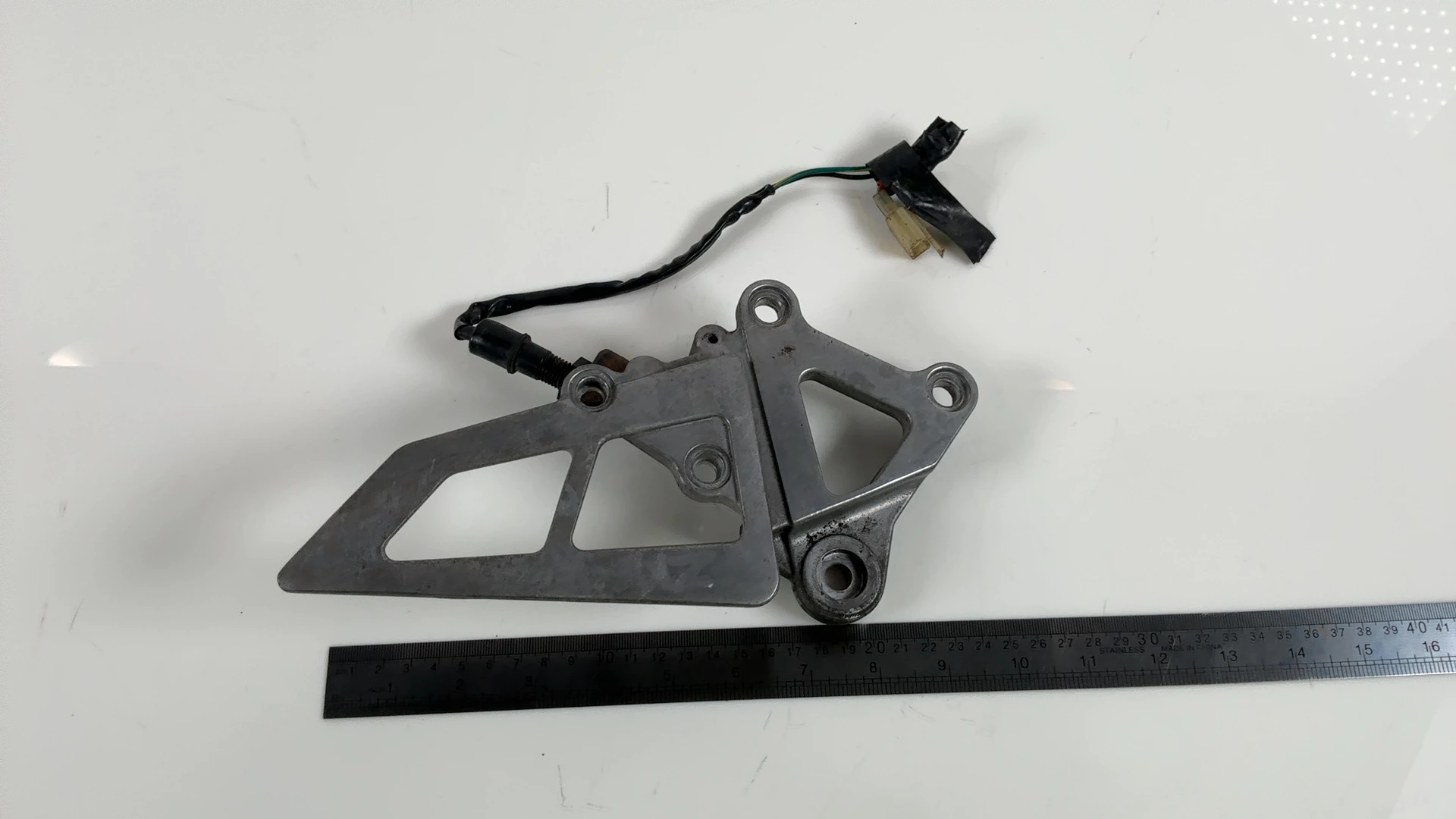 Kawasaki Ninja ZX-6R ZX600 600cc Front Right Footpeg Hanger 1995-1997 35011-1553 - Image 25