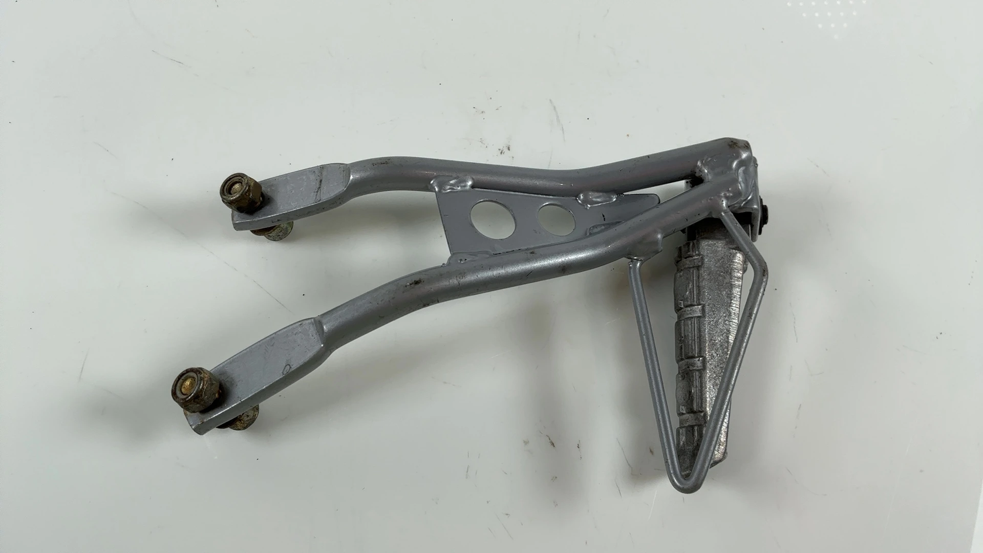 Peugeot XR6 50cc Left Passenger Footrest Peg Bracket 2003 2007 OEM 756475