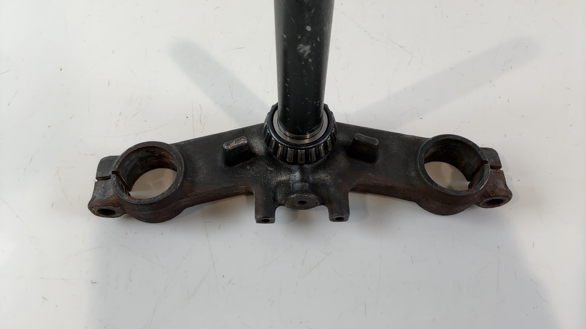 Kawasaki GT750 Z750P 750cc Lower Triple Tree Yoke Clamp 1982-1994 OEM 44037-1091 - Image 2