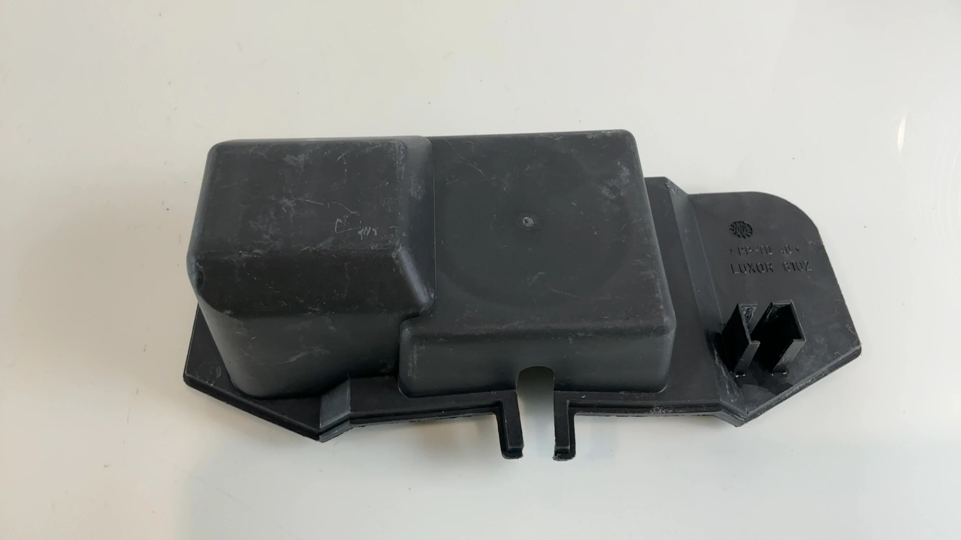 Peugeot Speedfight 1 2 50 Front Headlight Bulb Cover Cap 1997-2008 OEM 737152