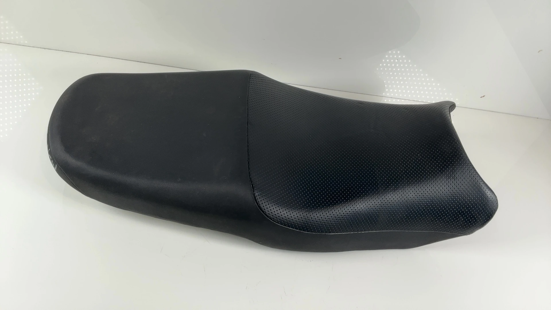 Suzuki Bandit GSF1200 1200cc Motorcycle Seat 2001-2005 OEM 45100-31F11-BH4