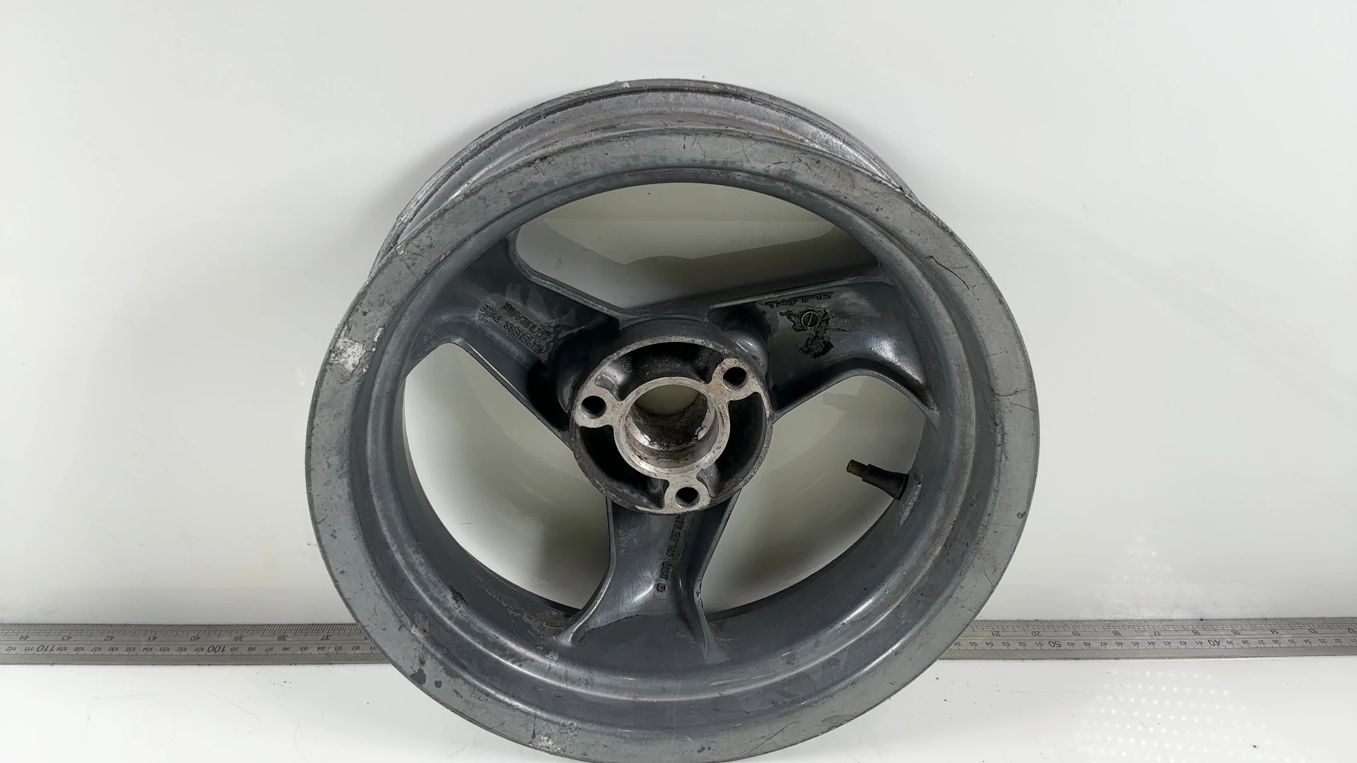 Peugeot Speedfight 1 2 50cc Front Wheel Rim 1997-2008 OEM 771343 H2 DOT D - Image 2