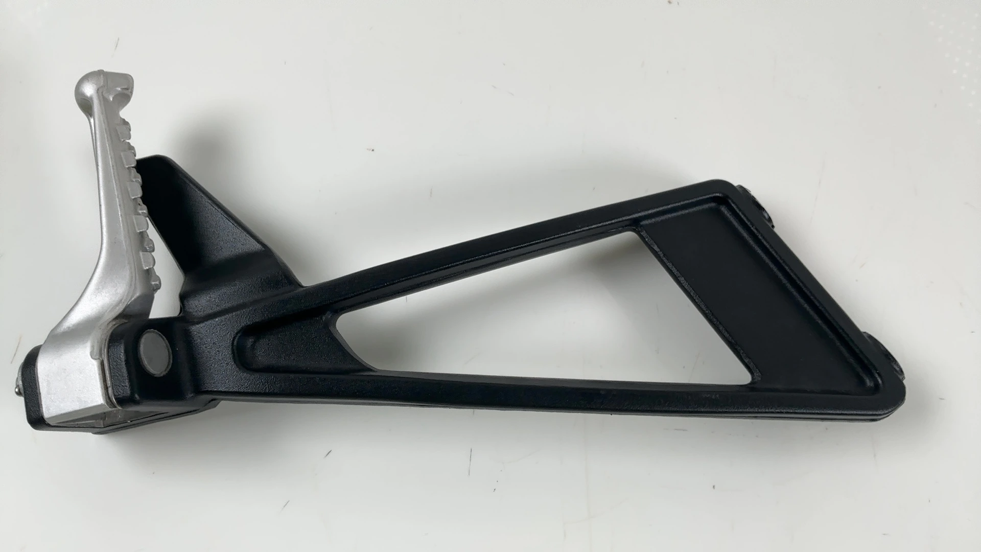Aprilia RS Tuono 660 Right Rear Footrest Hanger 2025 2026 OEM 2B014302 - Image 9