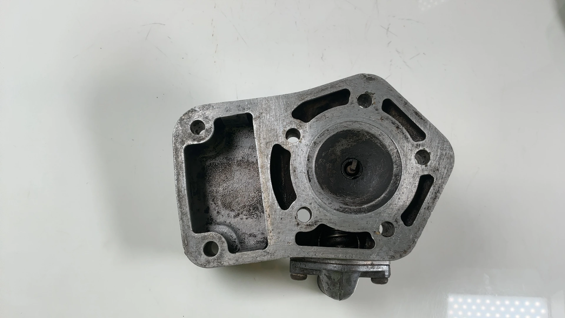 Suzuki RG125 Gamma 36A 125cc Cylinder Head 1985-1991 OEM 11111-36A02 - Image 7
