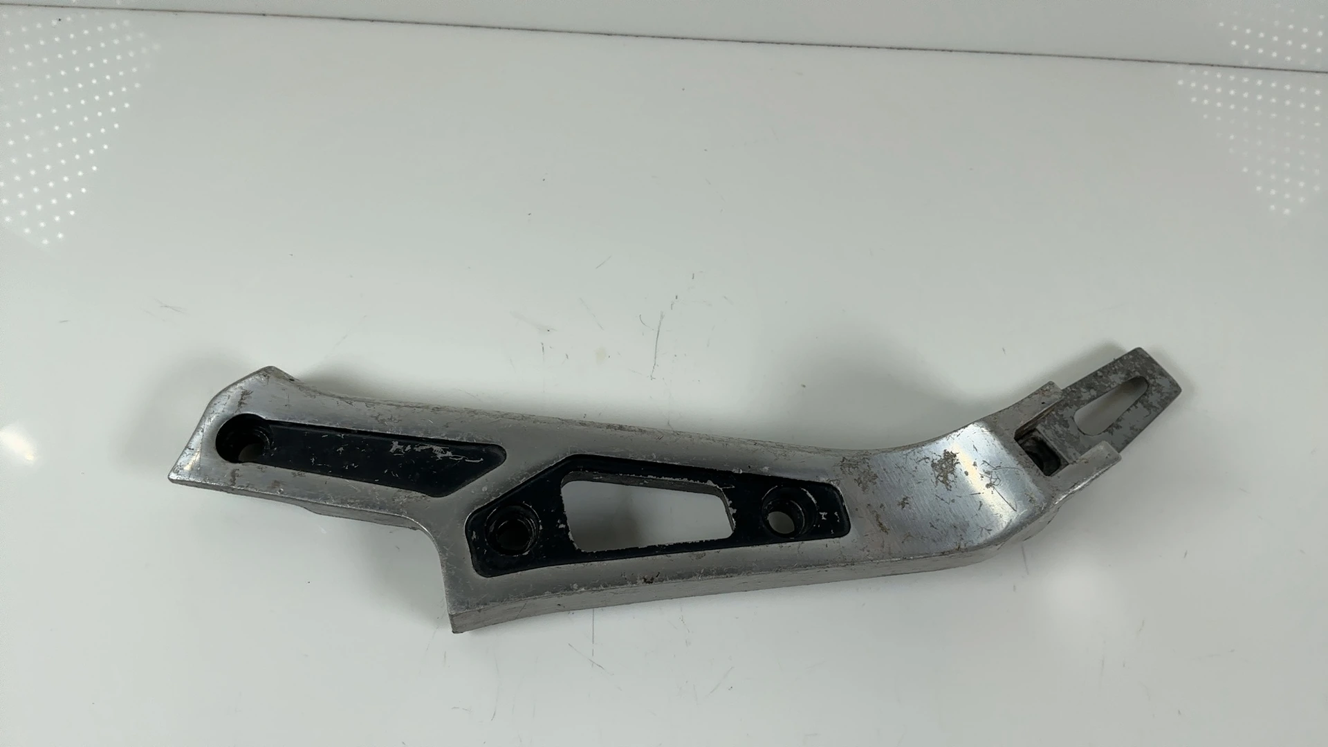 Suzuki GS700E GS700 Rear Left Muffler Footrest Bracket 1984 1985 OEM 43821-31300