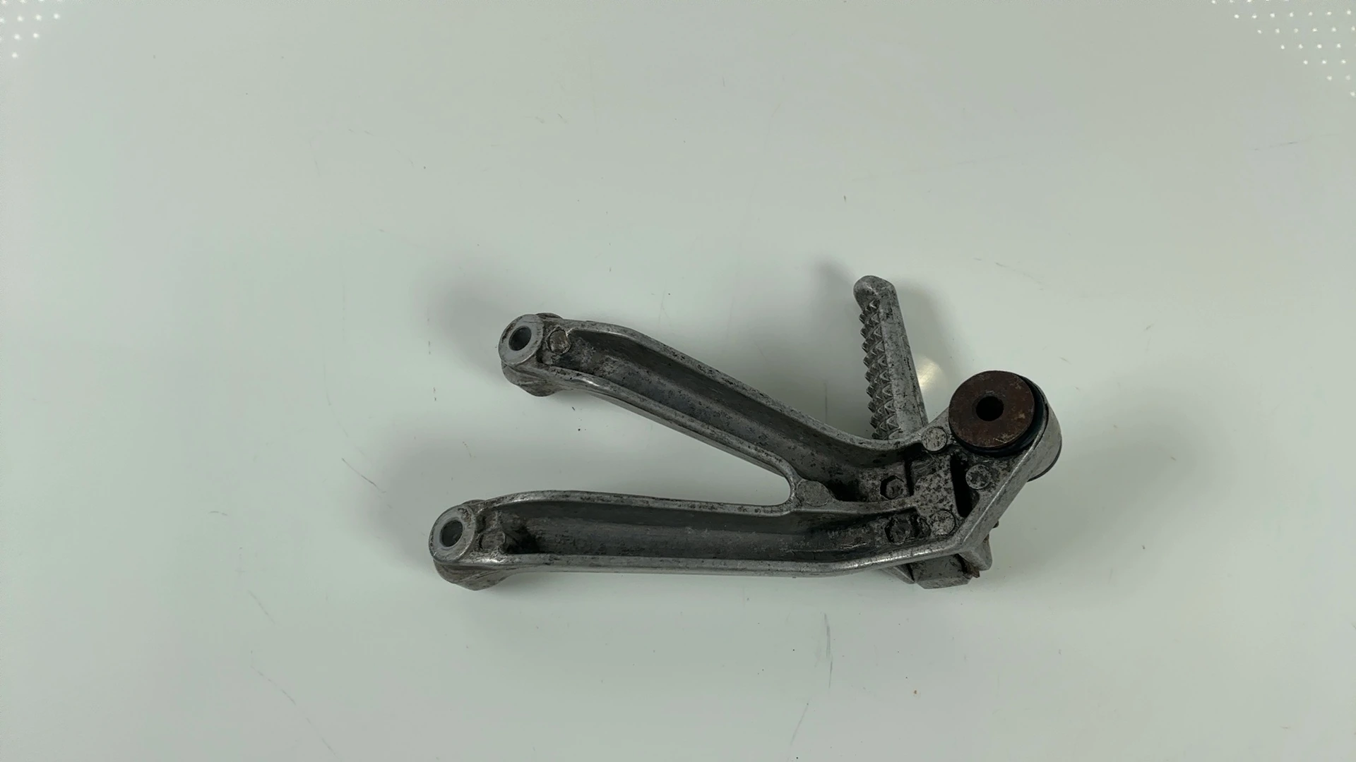 Honda CBR900RR SC28 900cc Right Rear Footrest Bracket 1993-95 OEM 50750-MW0-000 - Image 6
